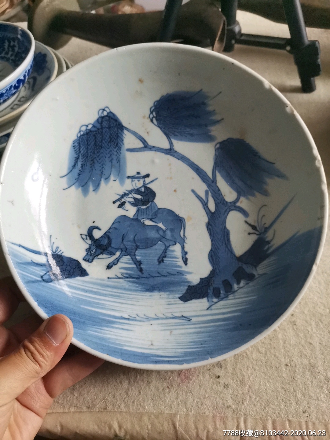 清代牧童骑牛青花盘
