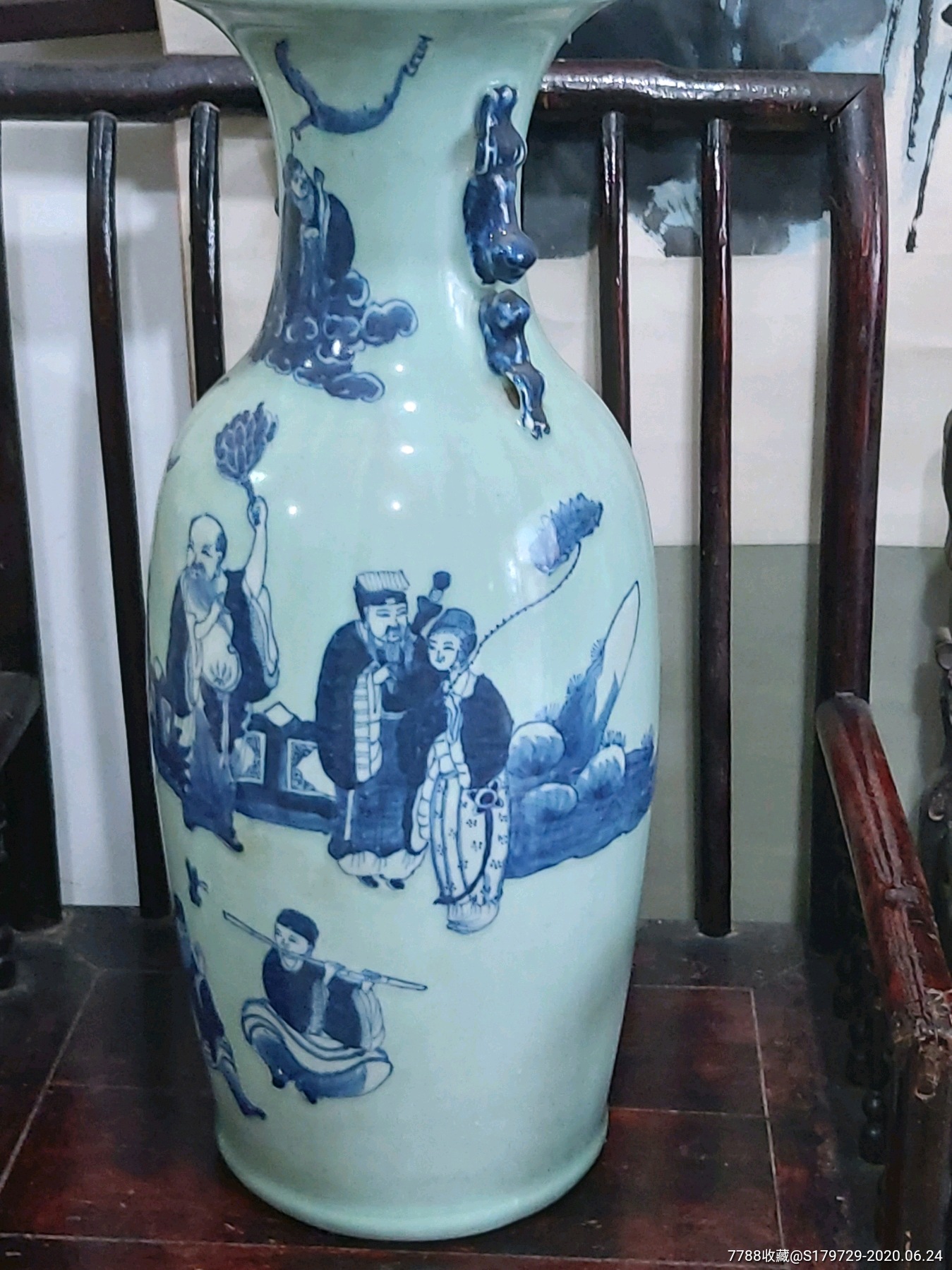 清代豆青釉八仙人物花瓶