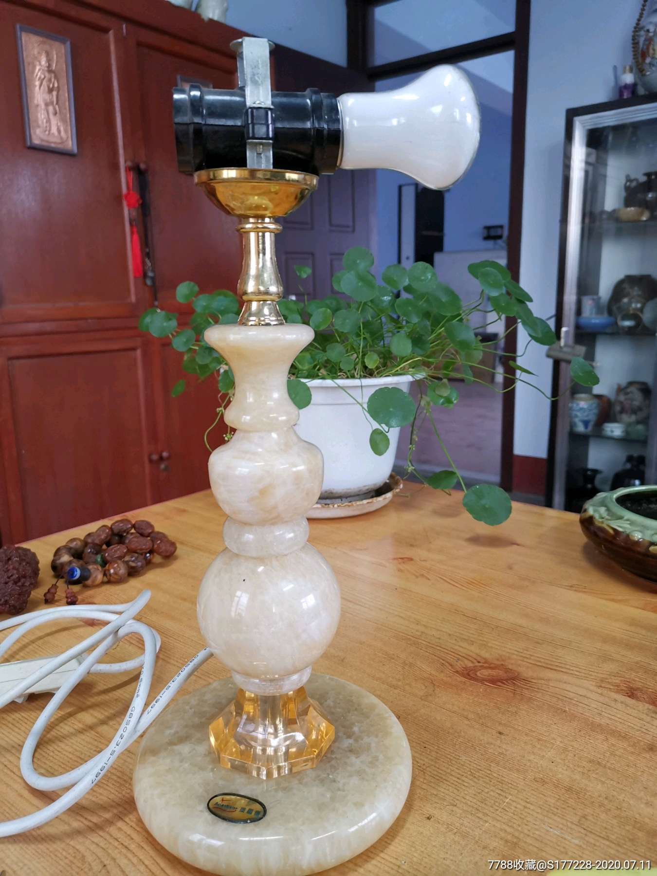 创汇时期地方玉石老台灯一个