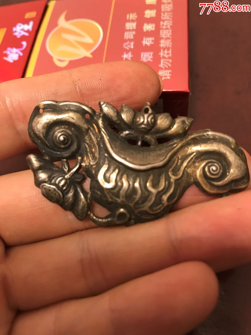 清代银饰帽花,鎏金五彩,带银号款:聚成,高浮雕,工艺好_其他银器【闲庭