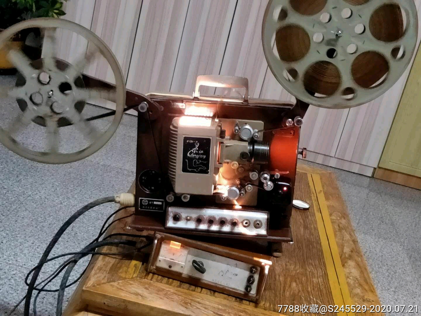 老长江牌电影放映机