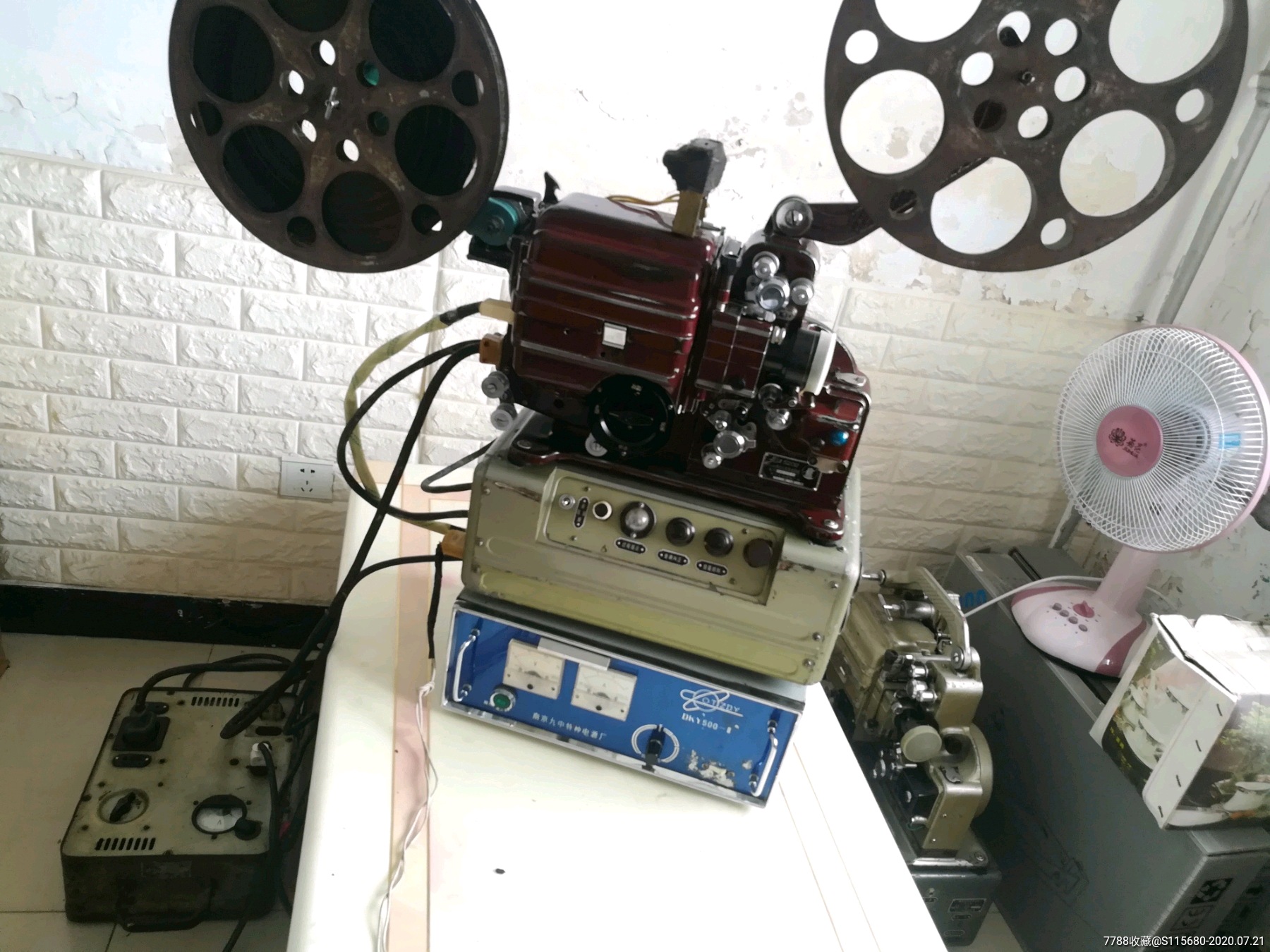 稀少的长江5202型早期电影放映机