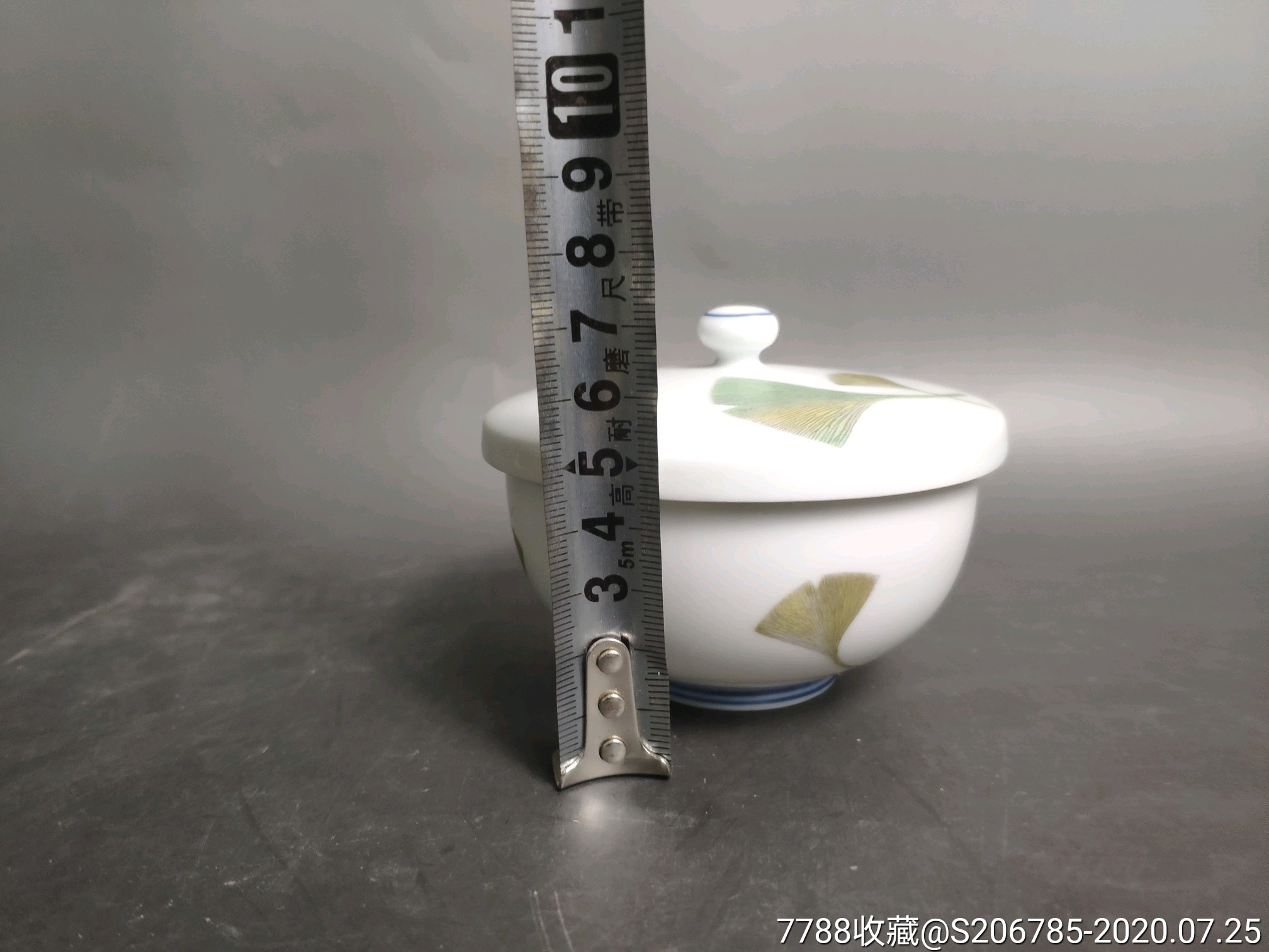 1697原盒茶具一套,茶壶一只,高11厘米,盖碗5只,高7厘米,有底款