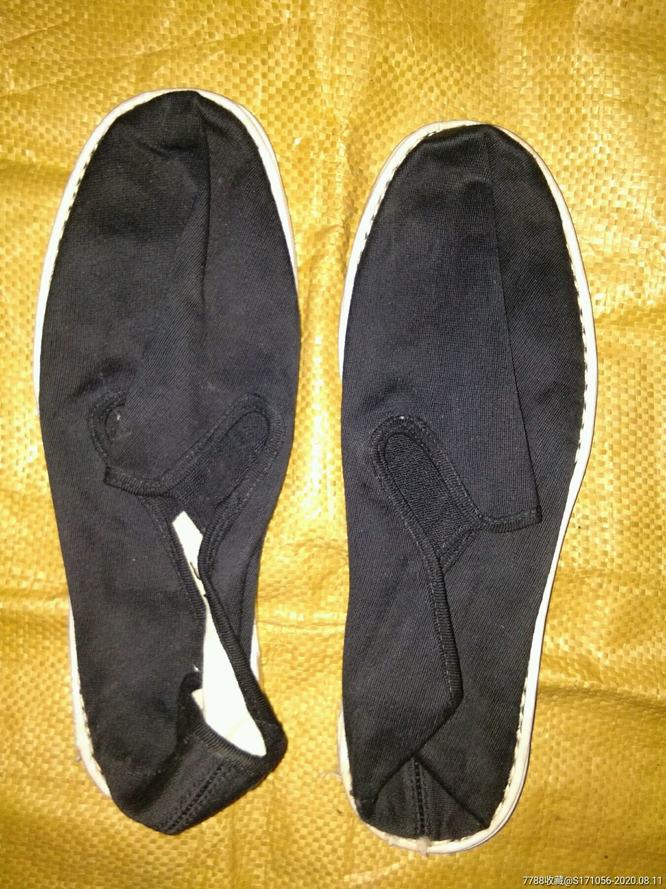 八十年代怀旧板鞋,中国-上海塑料底的老布鞋