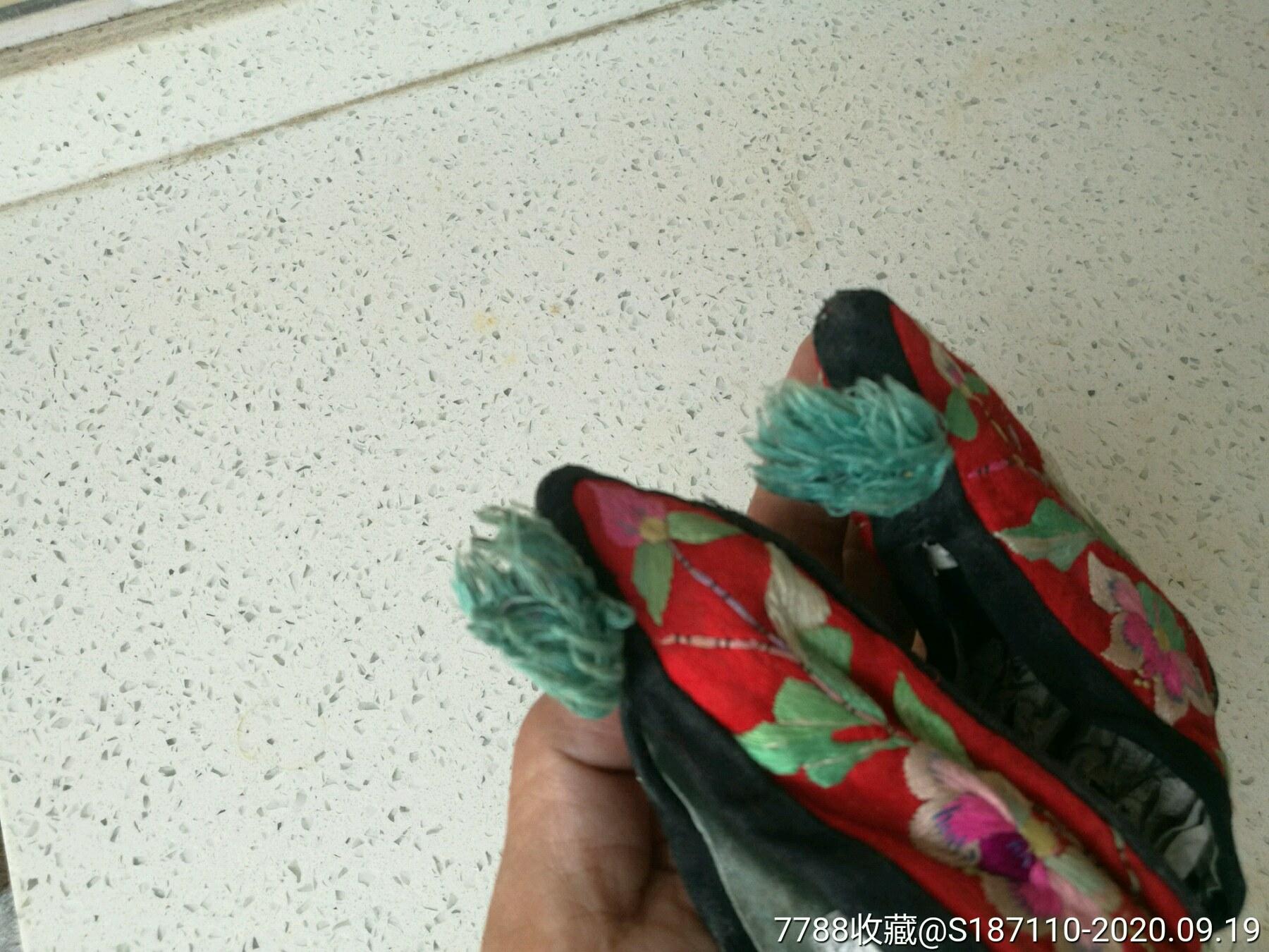 清代最小的三寸金莲绣花鞋