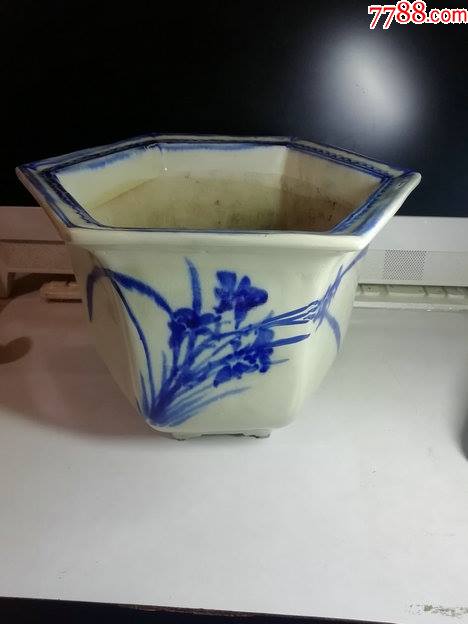 晚清民国淄博窑红绿彩六棱花卉花盆