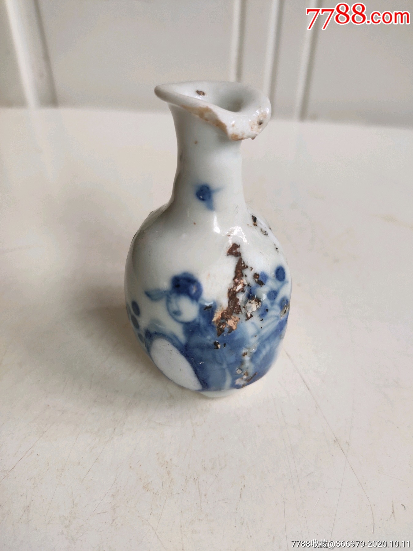 元代青花人物小药瓶标本