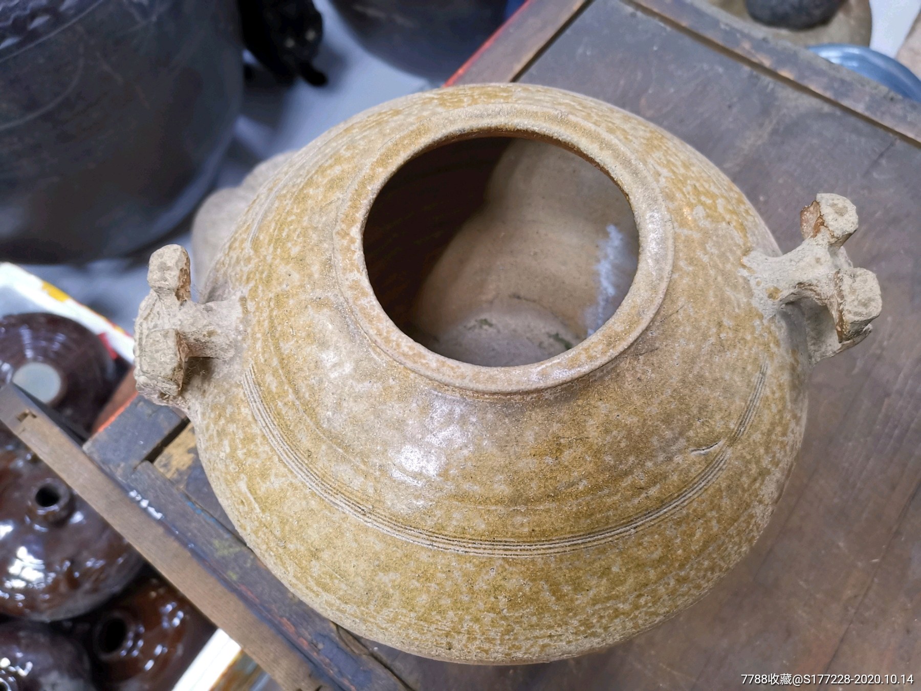 汉代青釉双耳陶瓷罐