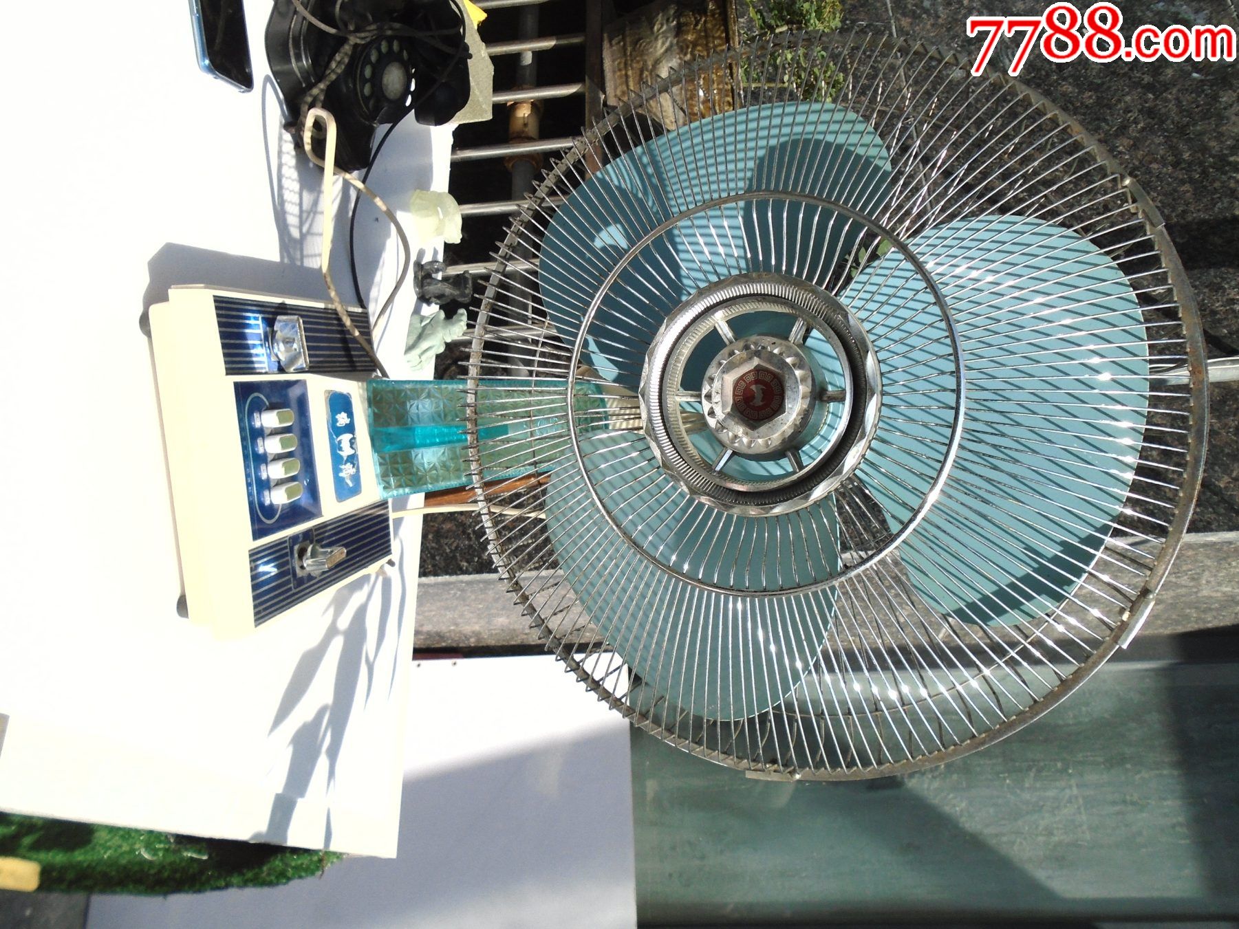 蝙蝠牌台扇一台,国营长江机器制造厂,型号ft40-a3a,规格44nim.