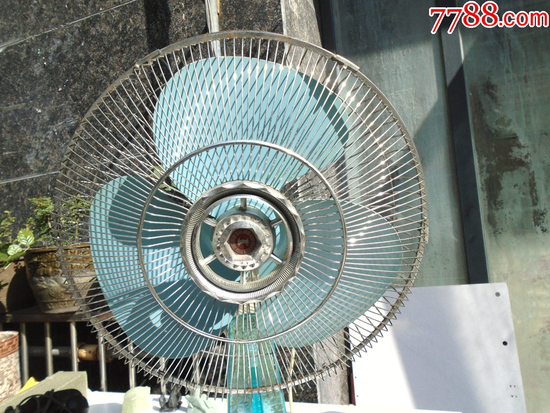 首页 零售 电风扇 蝙蝠牌台扇一台,国营长江机器制造厂,型号ft40-a