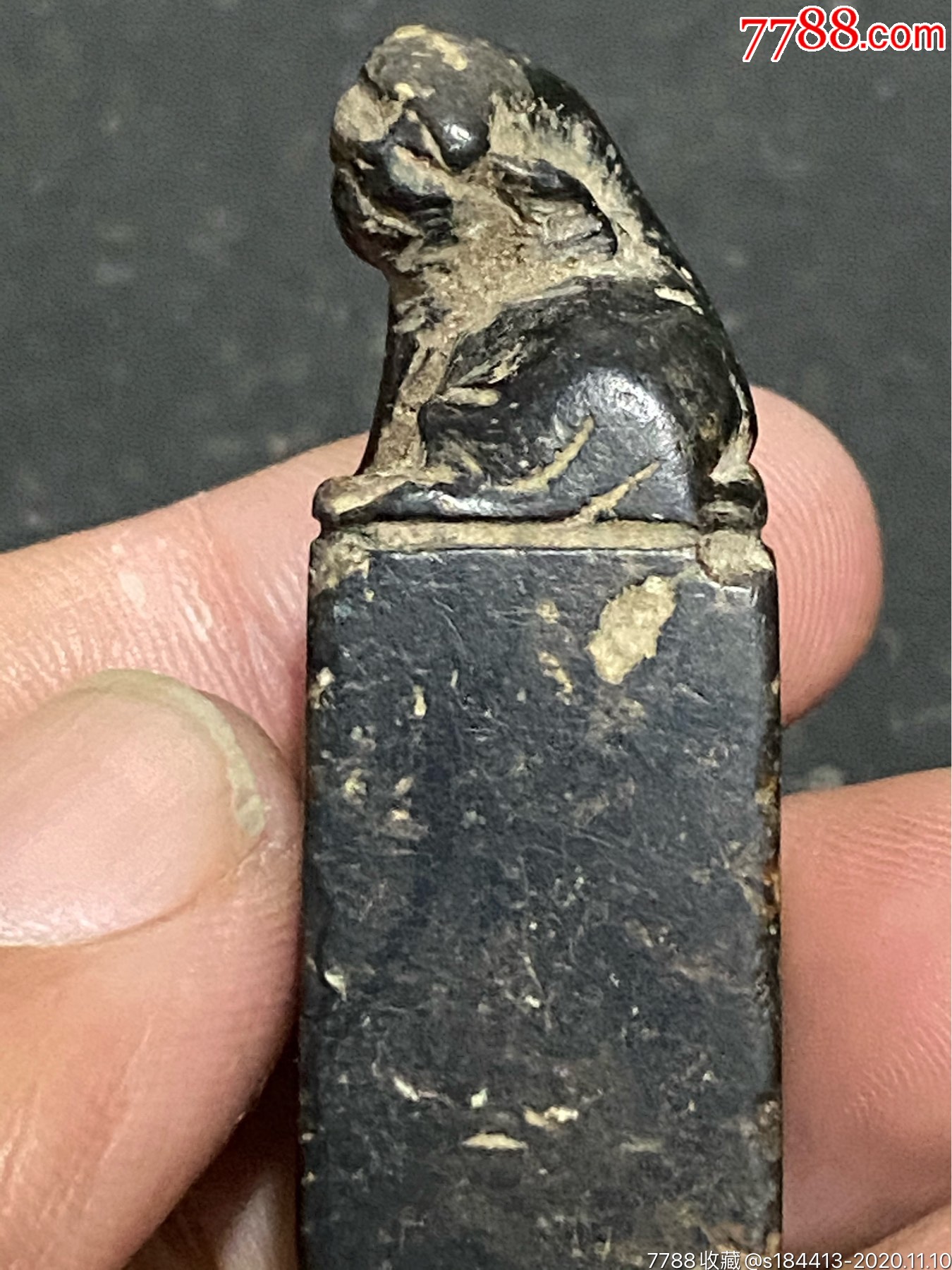 清代煤精石狮钮印章
