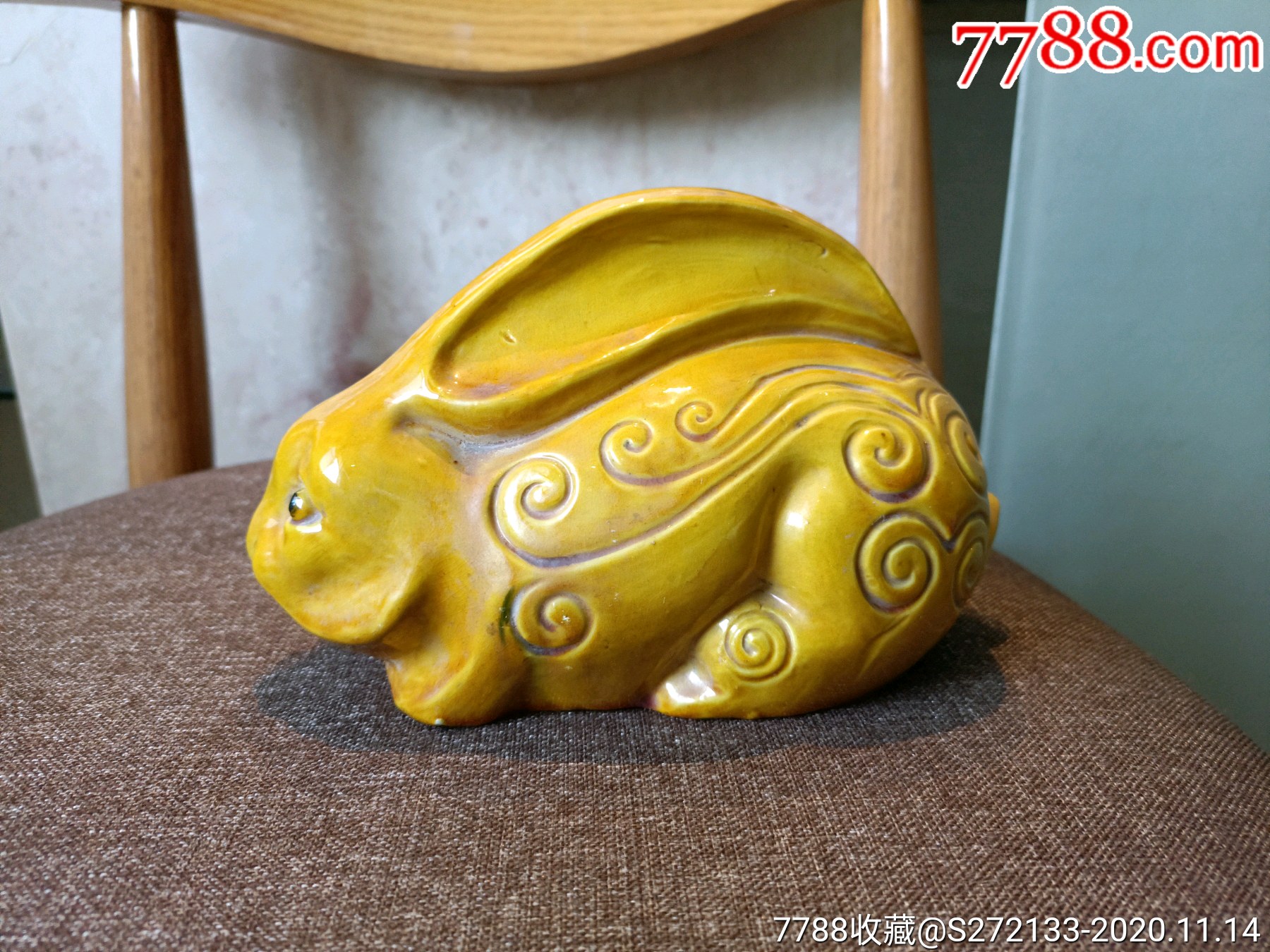 民国娇黄釉兔子