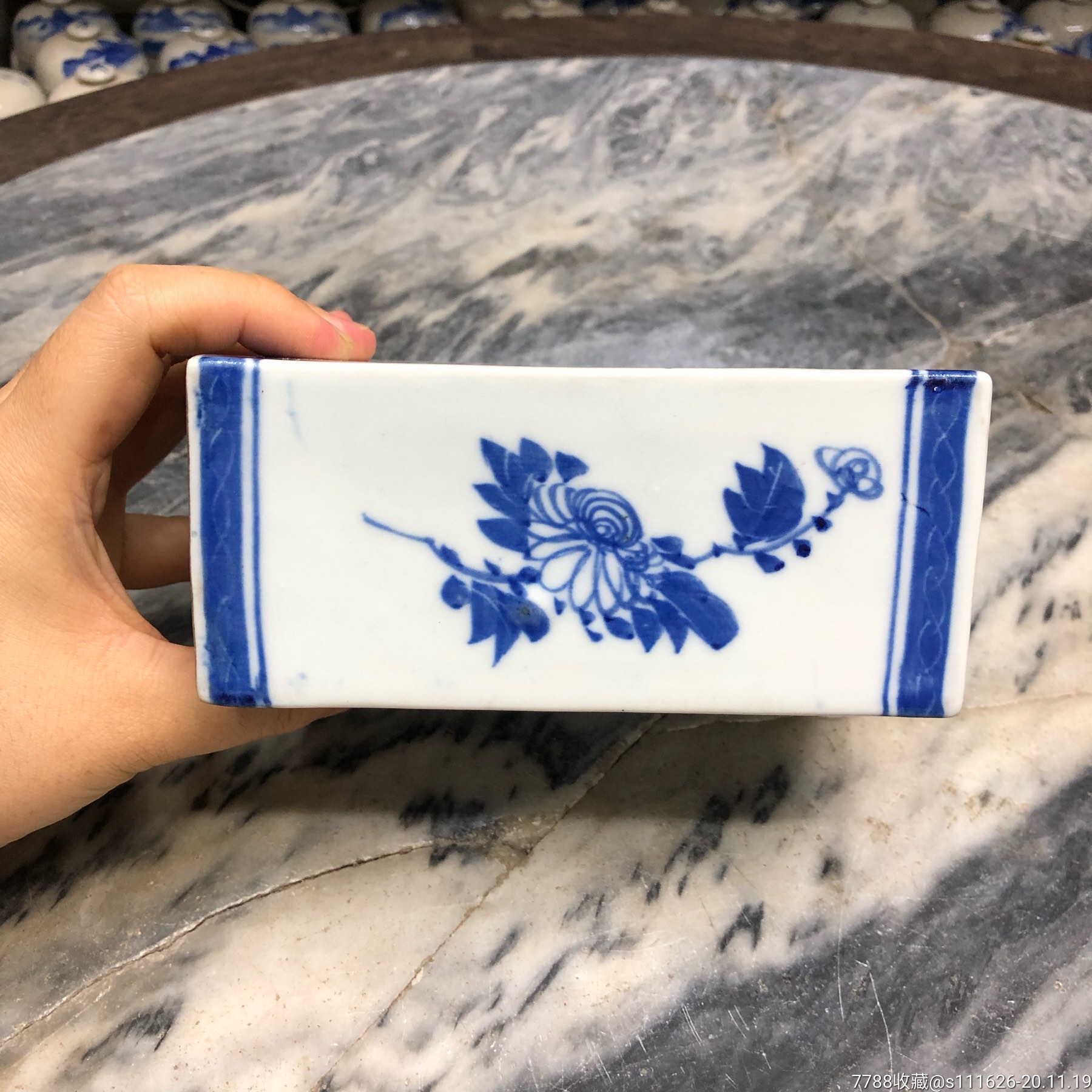 民国时期-厚胎青花花卉纹瓷枕