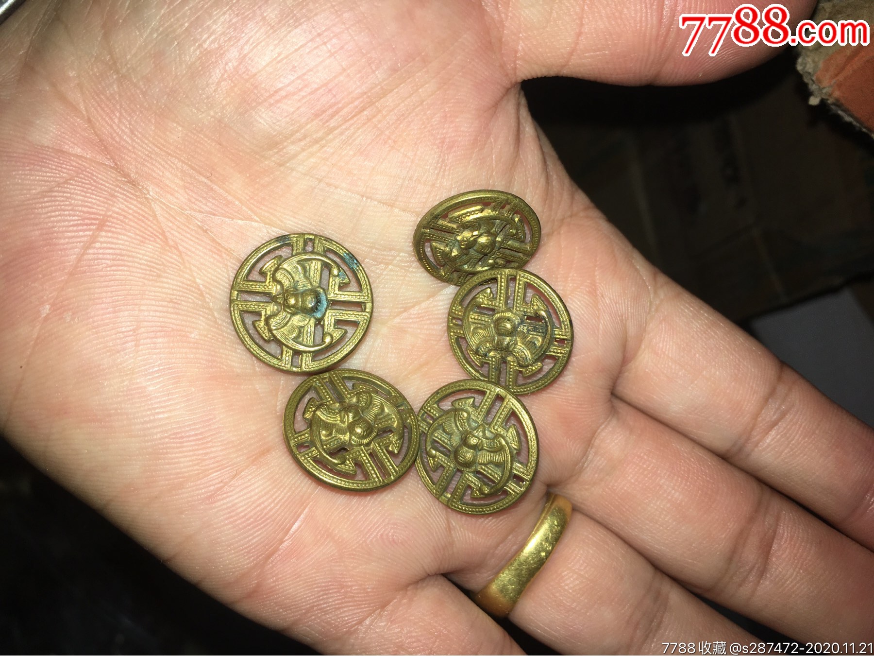 清代镂空五福捧寿纽扣
