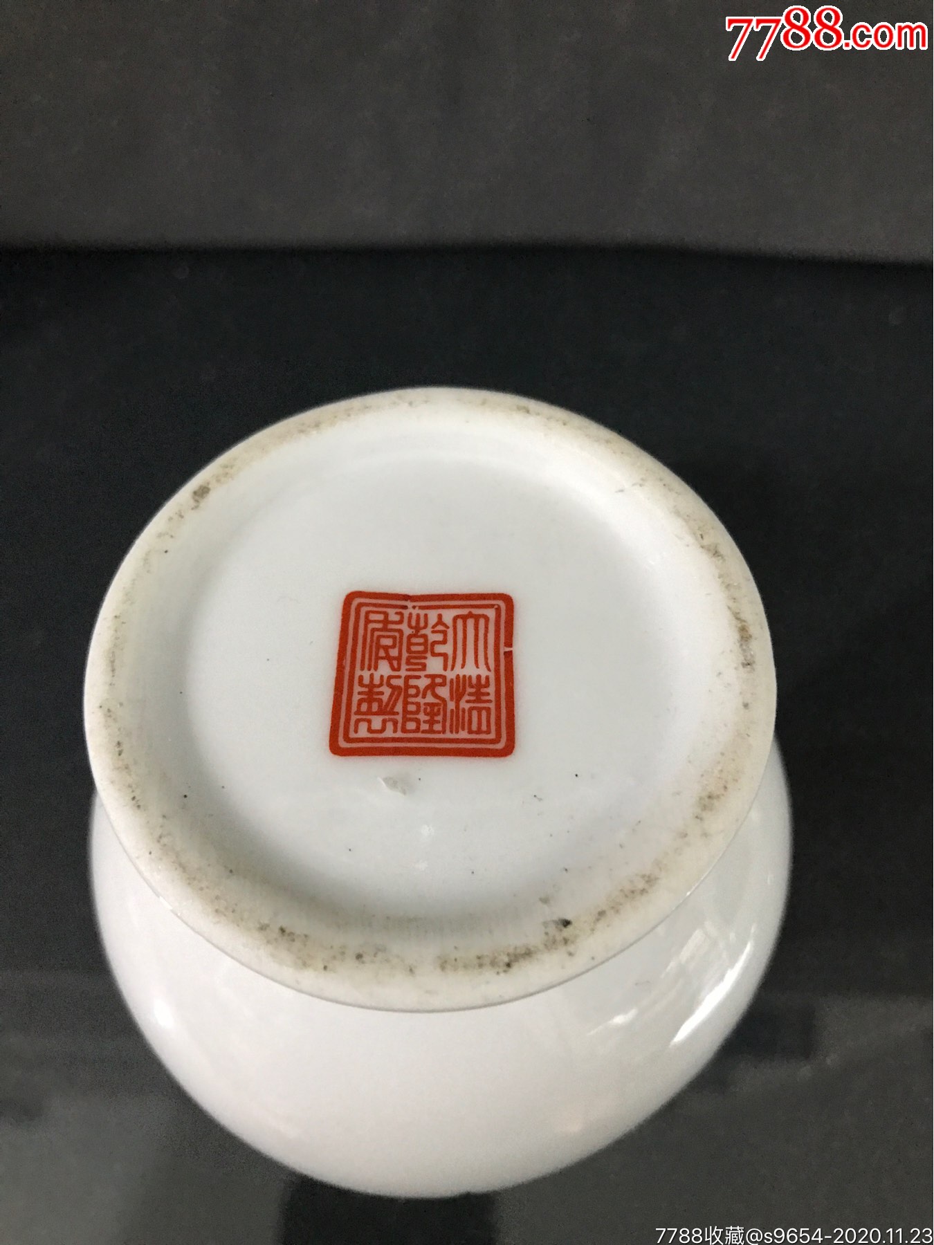底款:大清乾隆年制一庚辰年黎明作花鸟花瓶