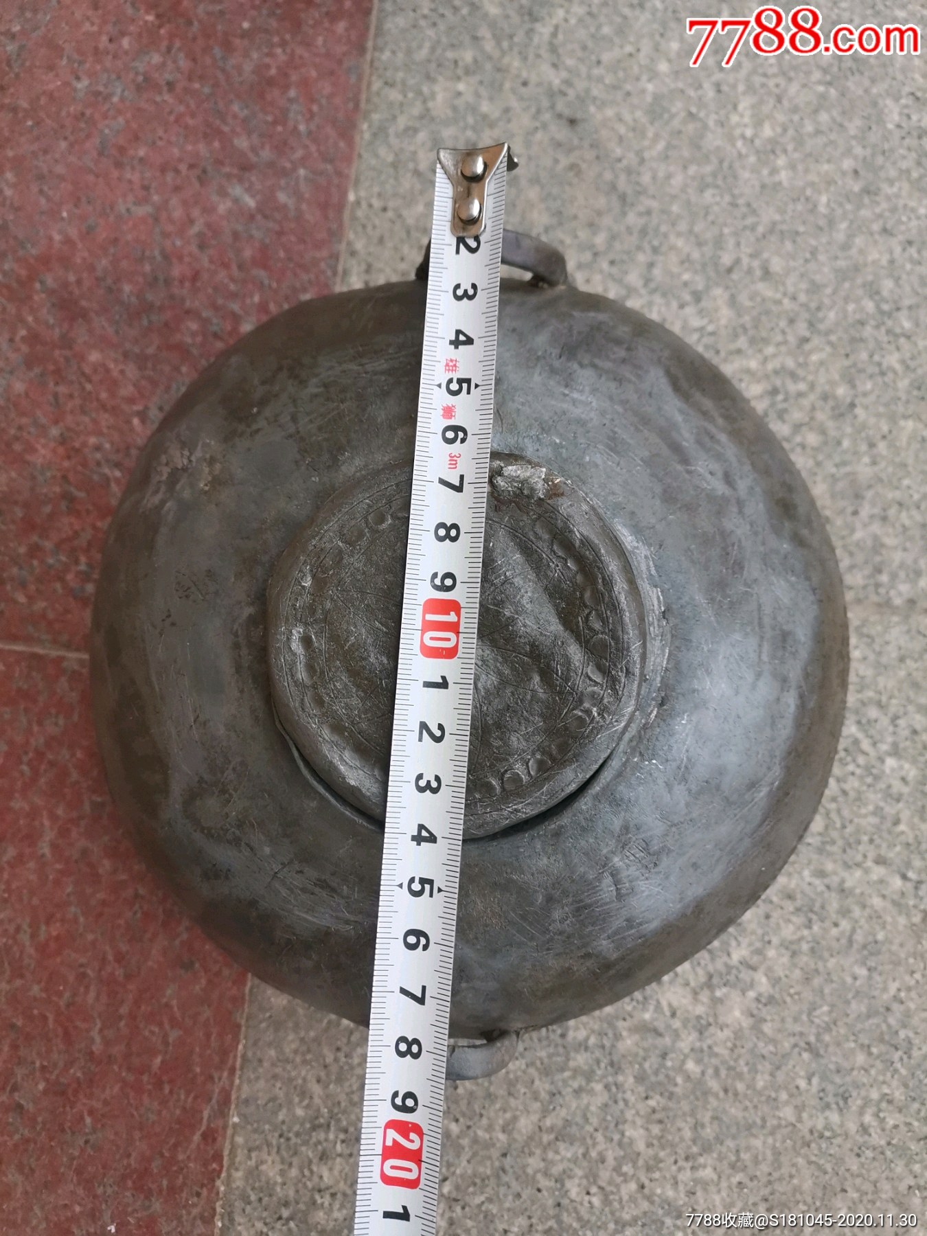 重三斤的好品相的大型号锡烫壶一只