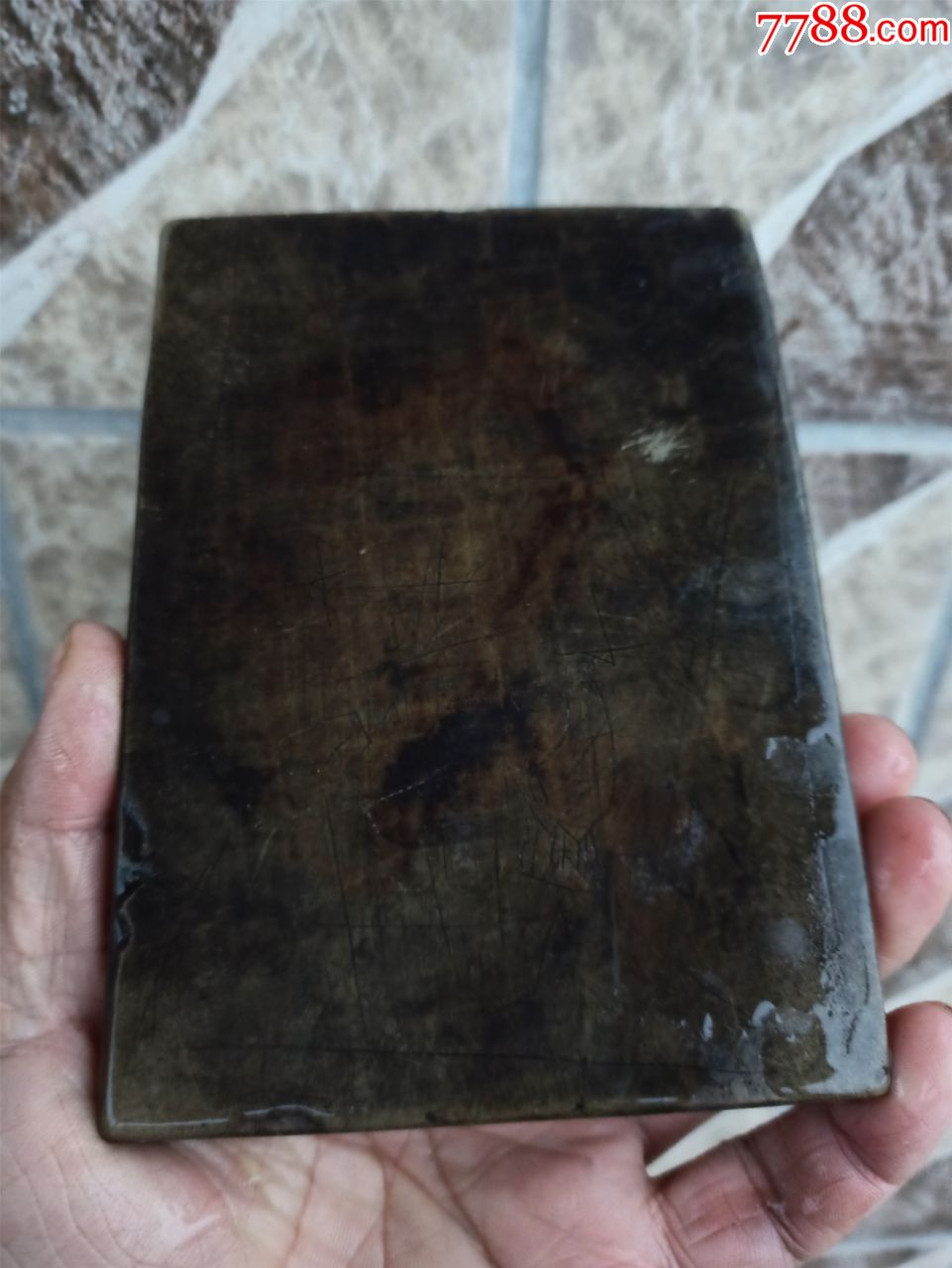 砚台没有裂纹芝麻小磕如图最后几张图是水洗过后拍的