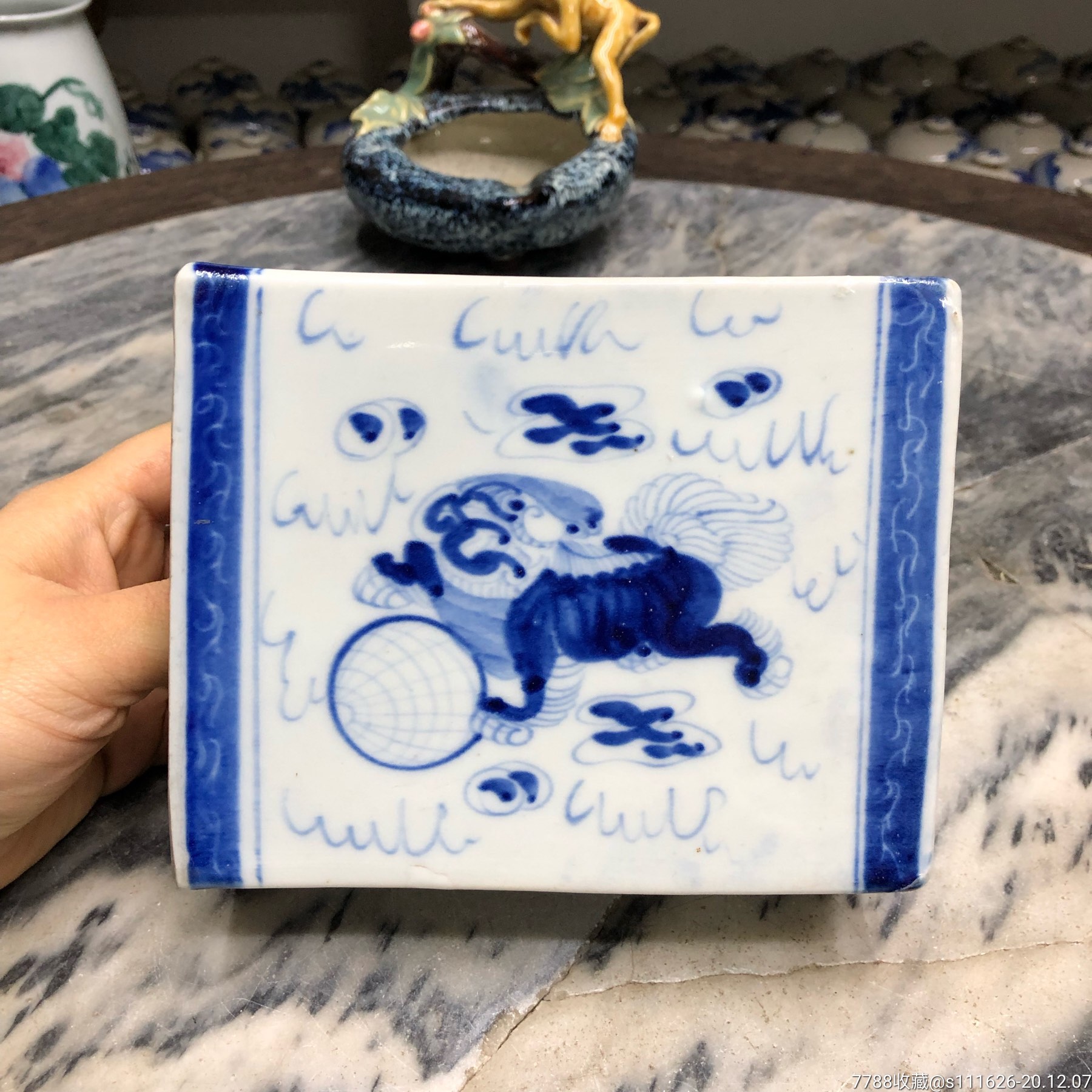 民国时期手绘青花狮子玩球纹瓷枕