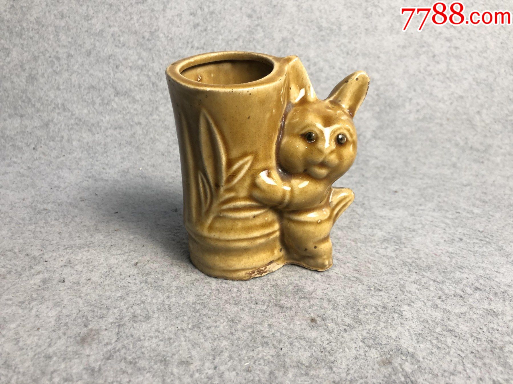 瓷猫笔筒