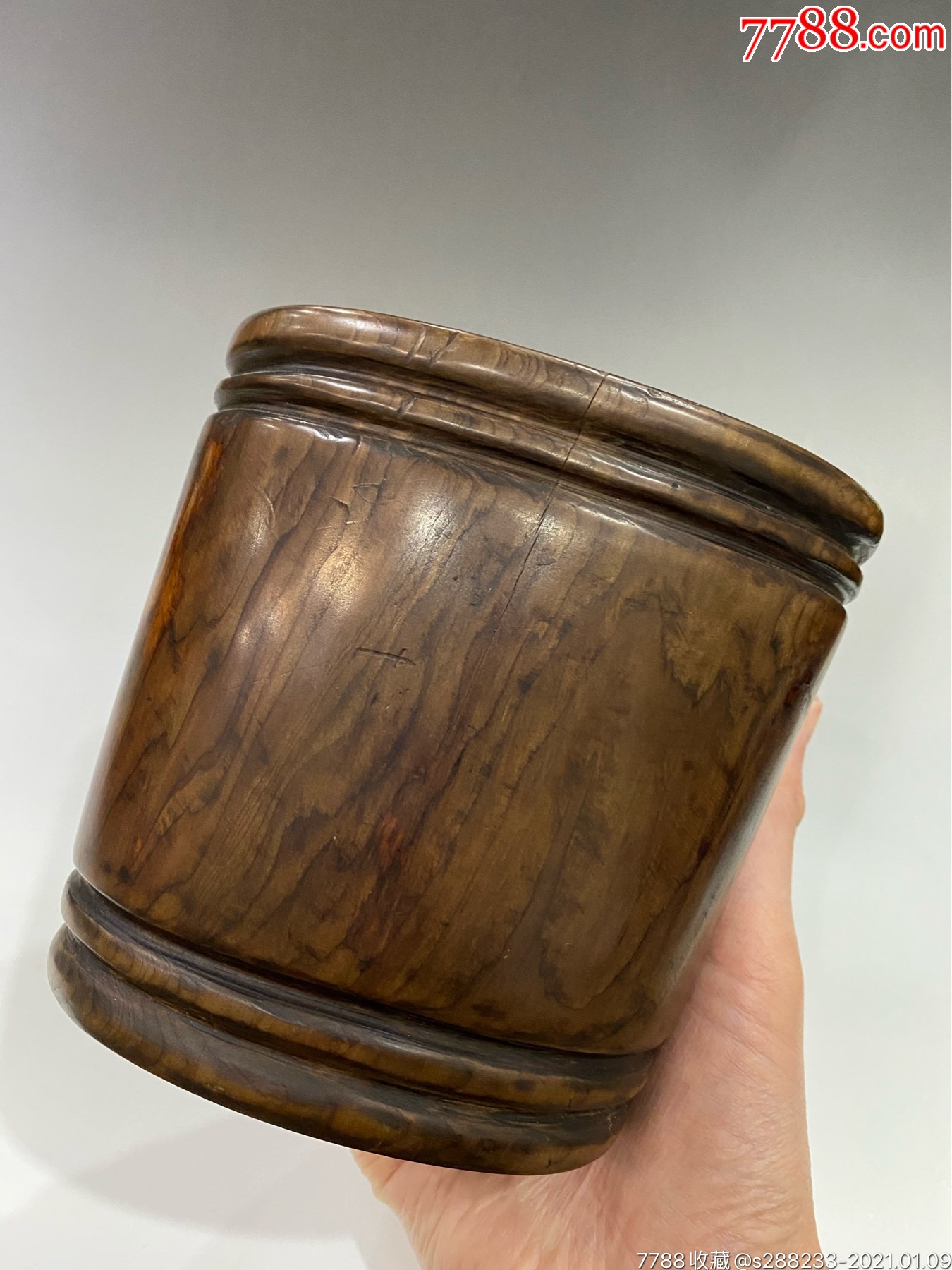 清代红豆杉笔筒