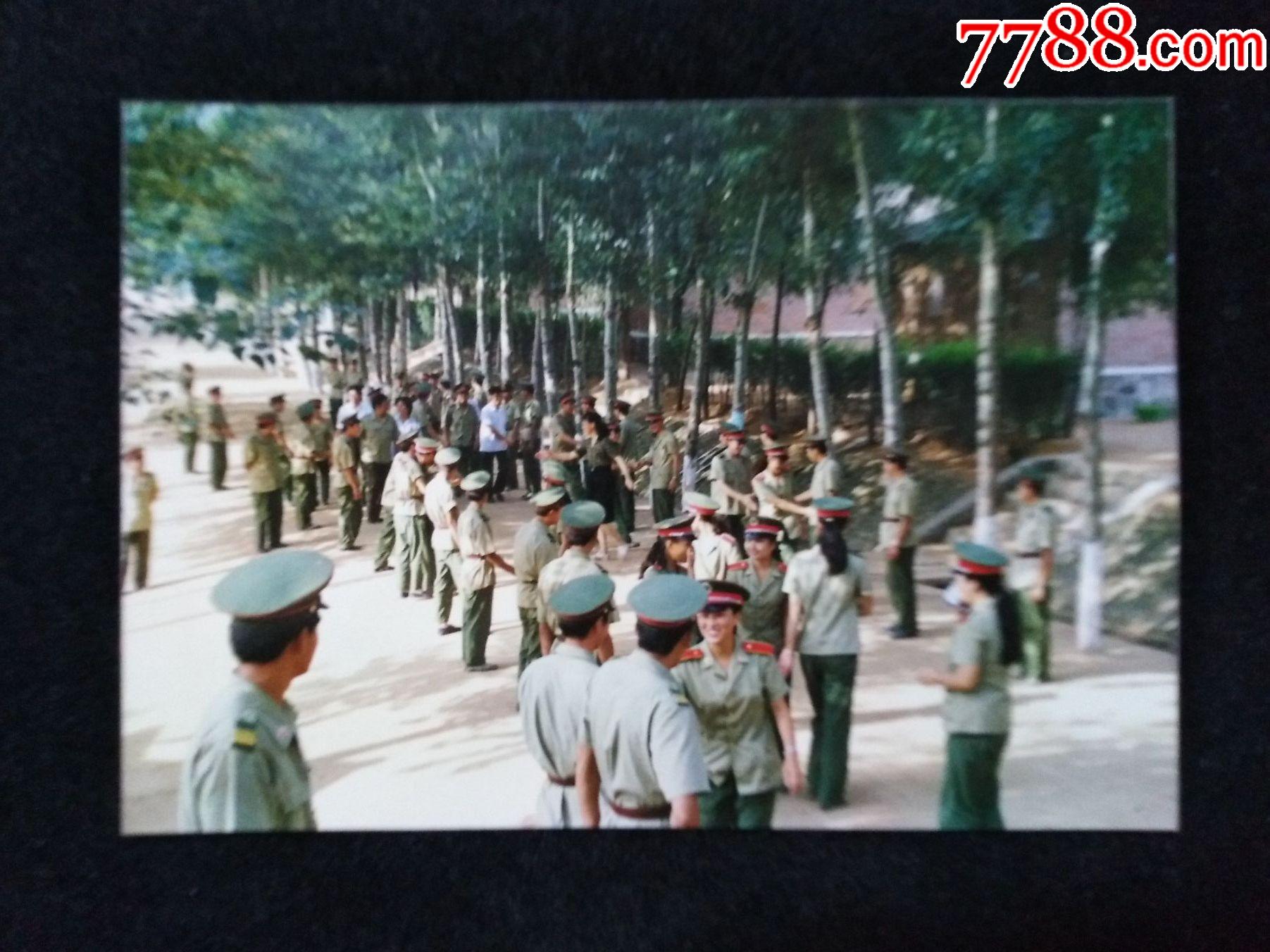 "歌舞队学员下部队当兵锻炼,沈阳军区前进歌舞团,1990年7月