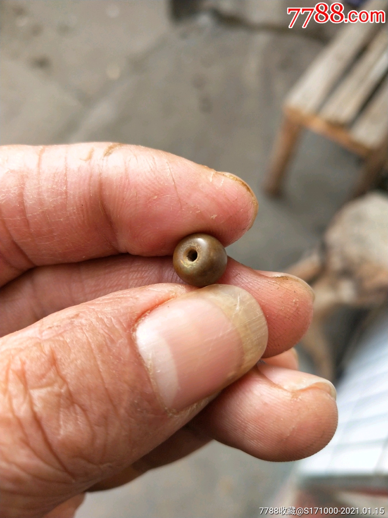 明代土层出土玉珠