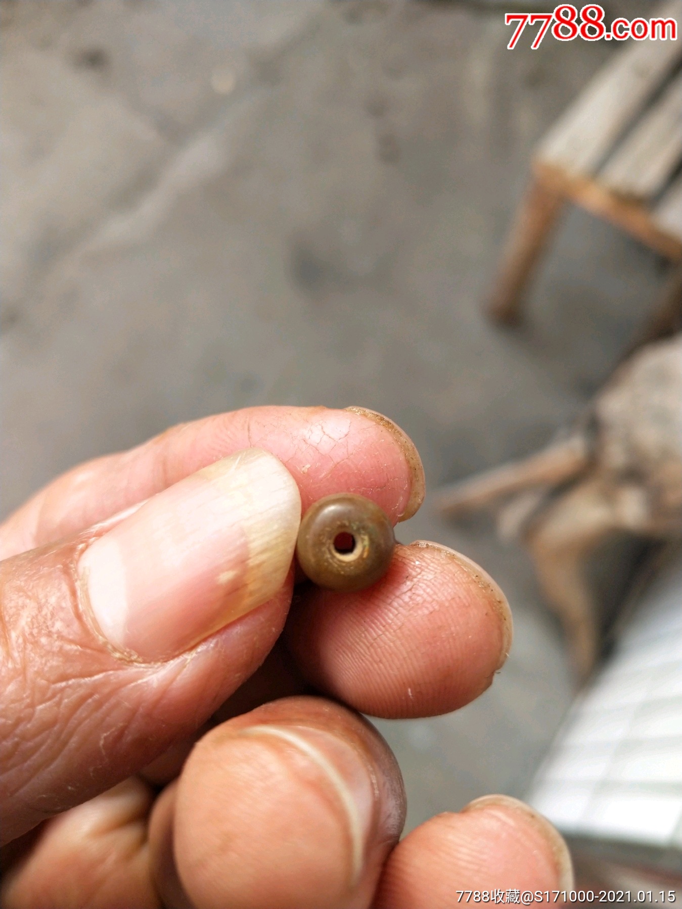 明代土层出土玉珠