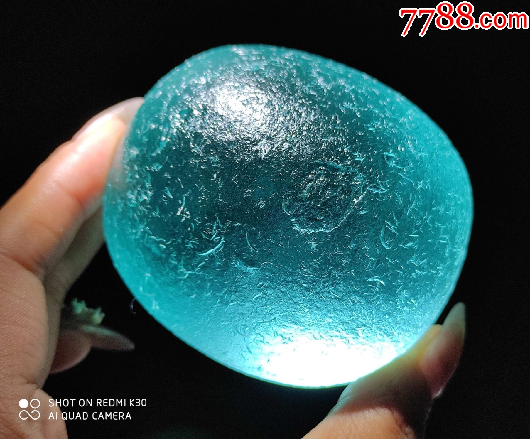 4542新疆淡蓝色天然沙漠玻璃球337克