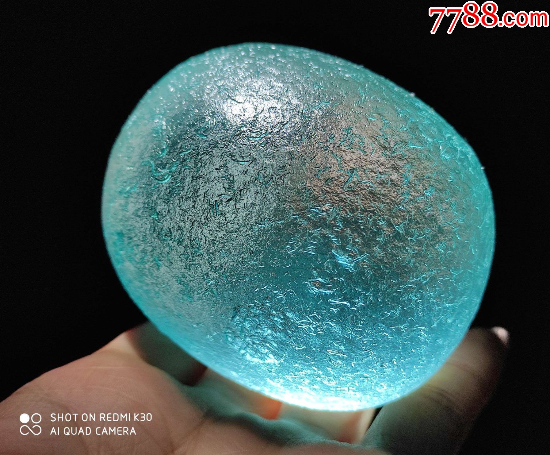 4542新疆淡蓝色天然沙漠玻璃球337克