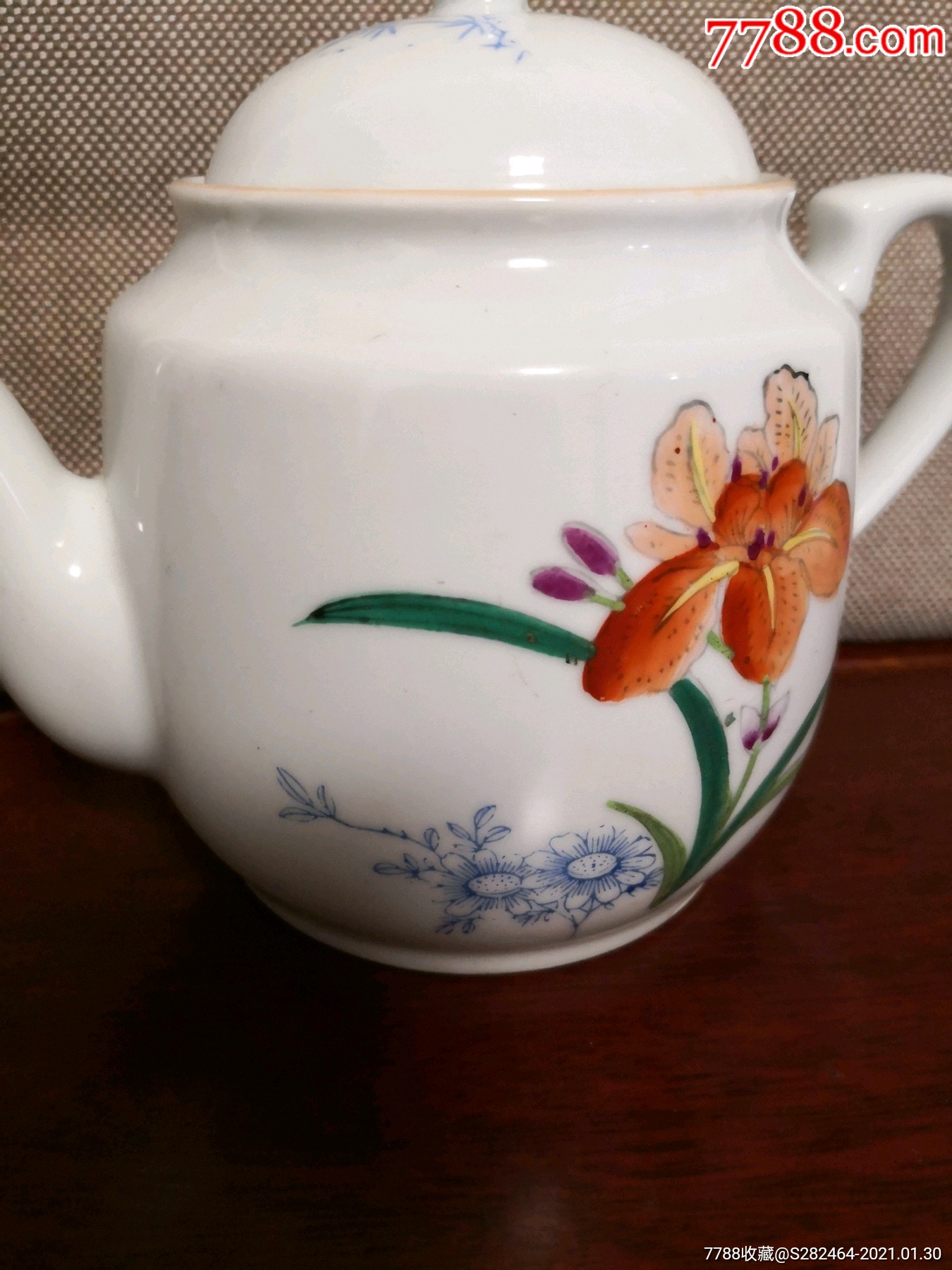 景德镇文革瓷60年代景德镇高白泥手绘茶壶一把