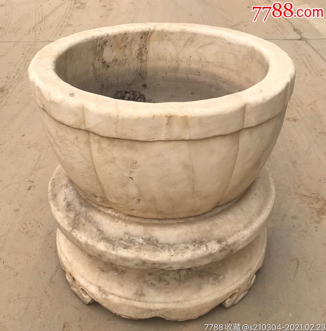 清代汉白玉,底足如意纹菱形鱼盆.