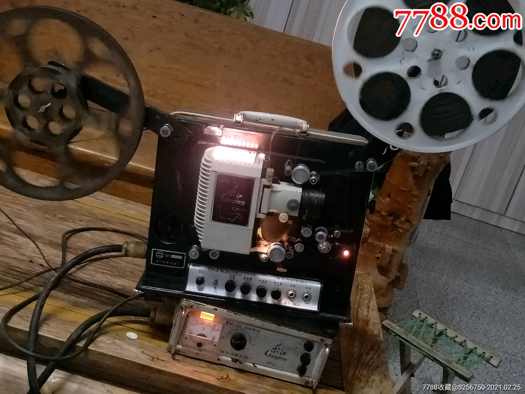 江苏南京产16毫米老长江牌电影放映机一套品相一流有音箱装机皮箱