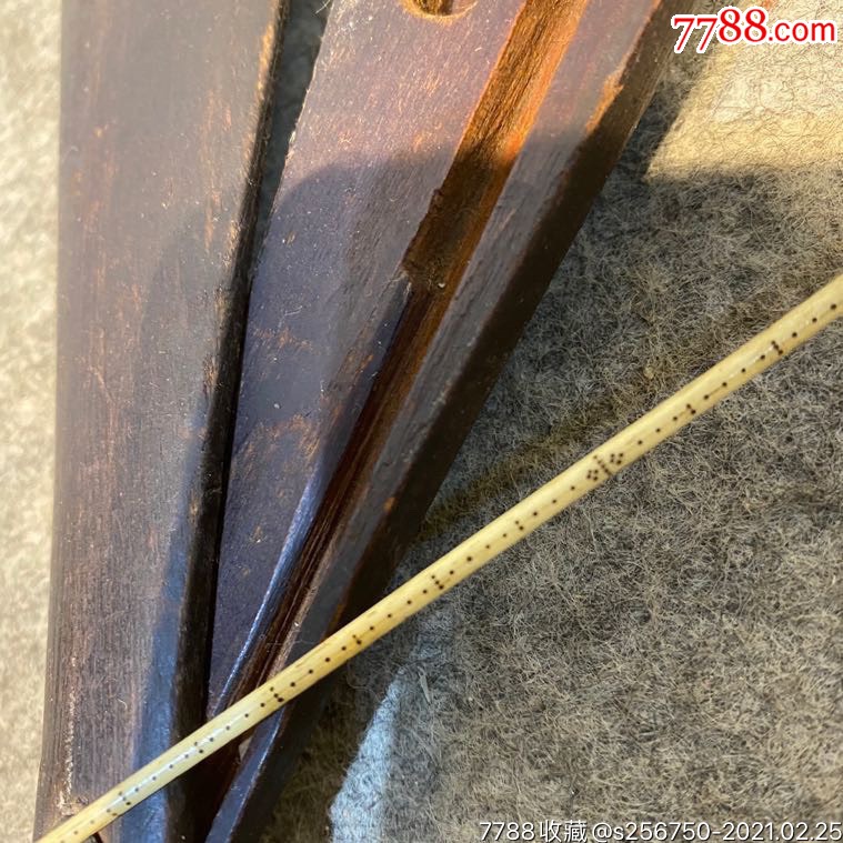 清代精致楠木象*戥子称,外壳为楠木,砣与称盘为铜的,秤杆为纯象*,保存