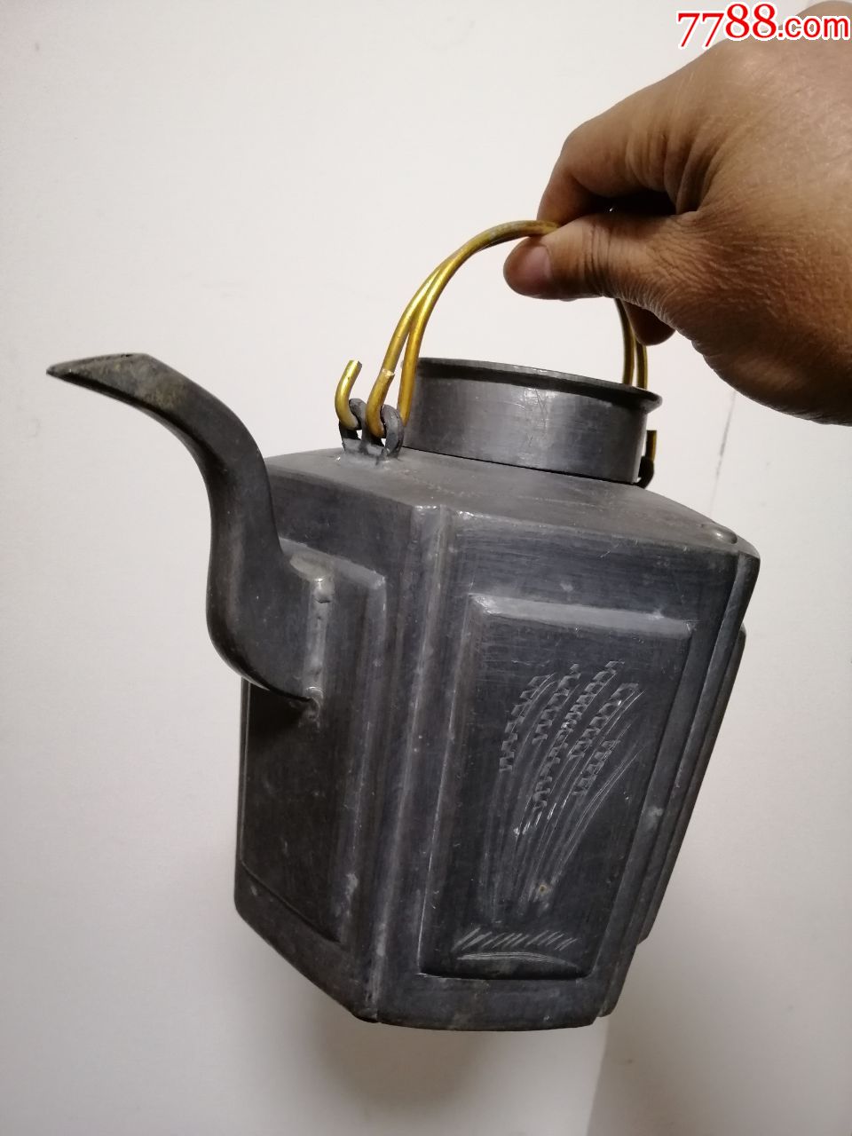 60年代六角形刻花锡茶壶(a4495)_锡壶/锡器_第4张_7788砚台收藏