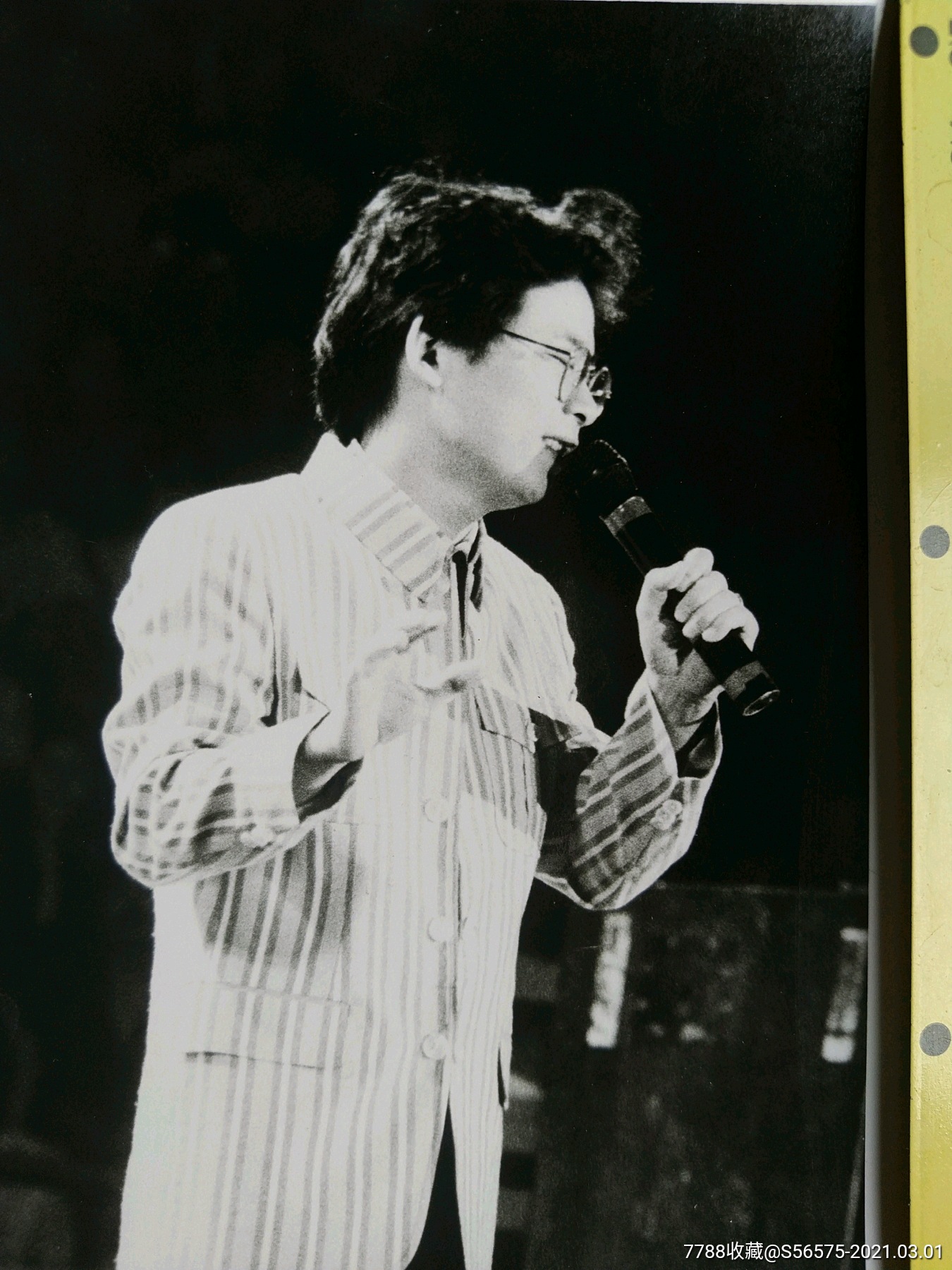 著名歌星张明敏在郑州演唱