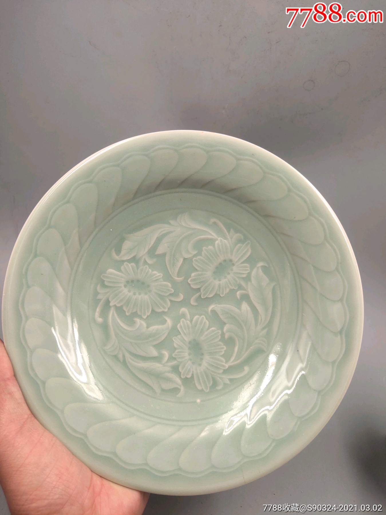 六七十年代龙泉青瓷暗刻花赏盘