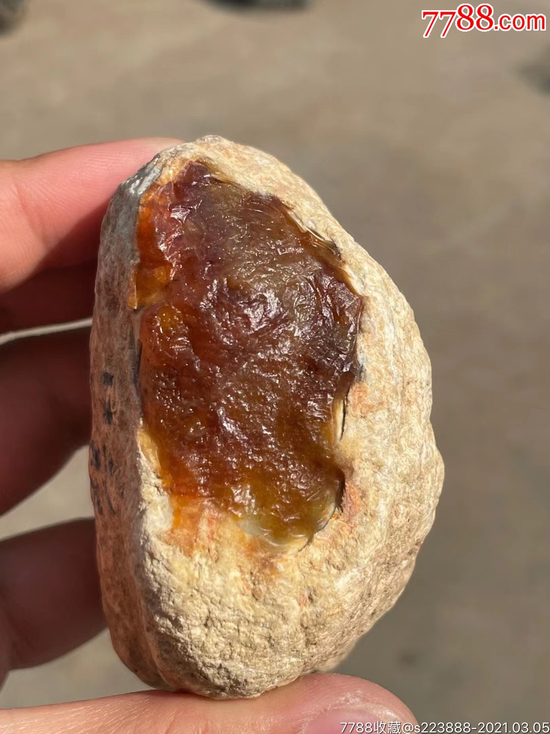 大马坎场口,天然红翡,开口面红很鲜艳,390克,有特色的