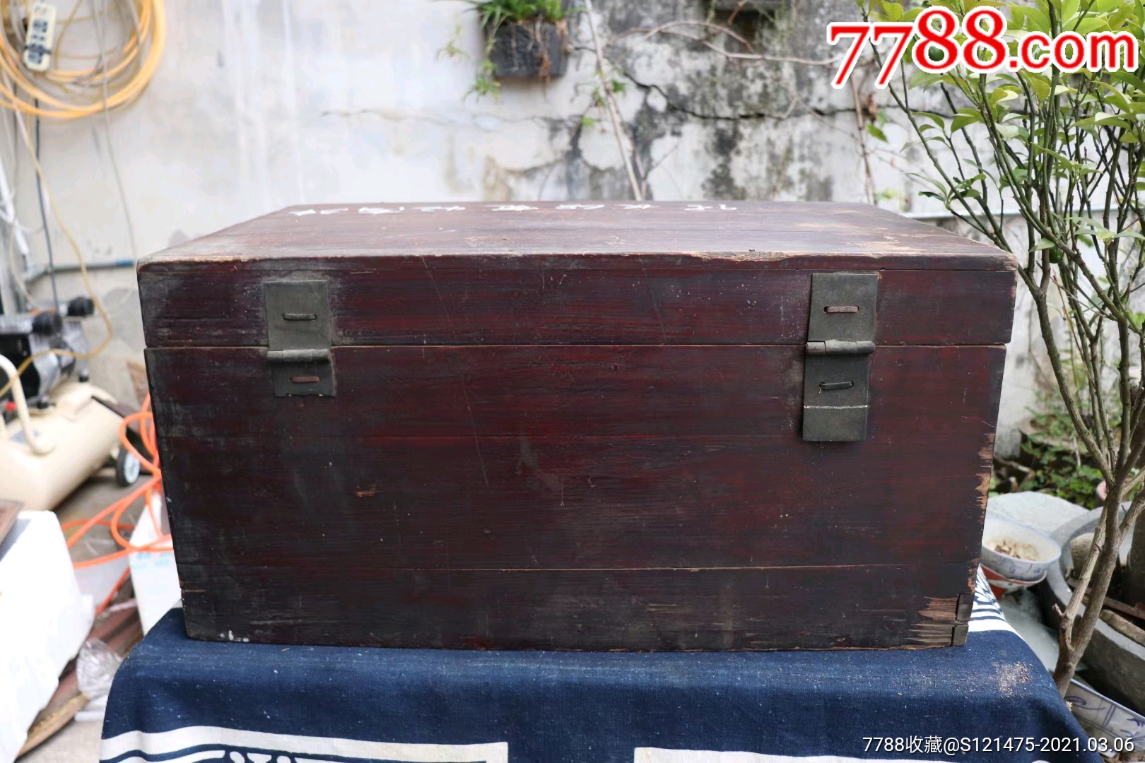 民俗老物件一线货源收购高年份清代老木箱子带铜攀