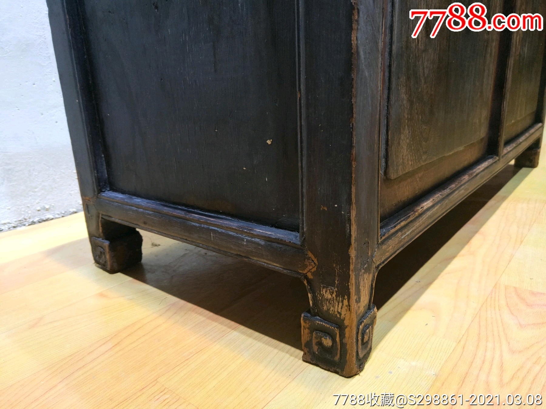 古代老钱柜,品相好,做工精致,回纹图案腿,尺寸98/40/52.