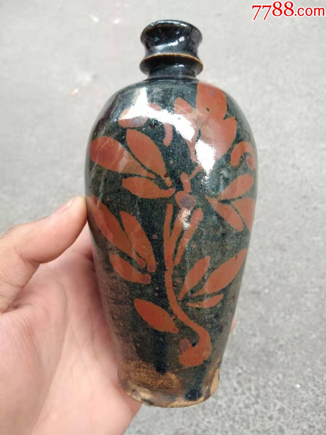 乌金酱釉梅瓶