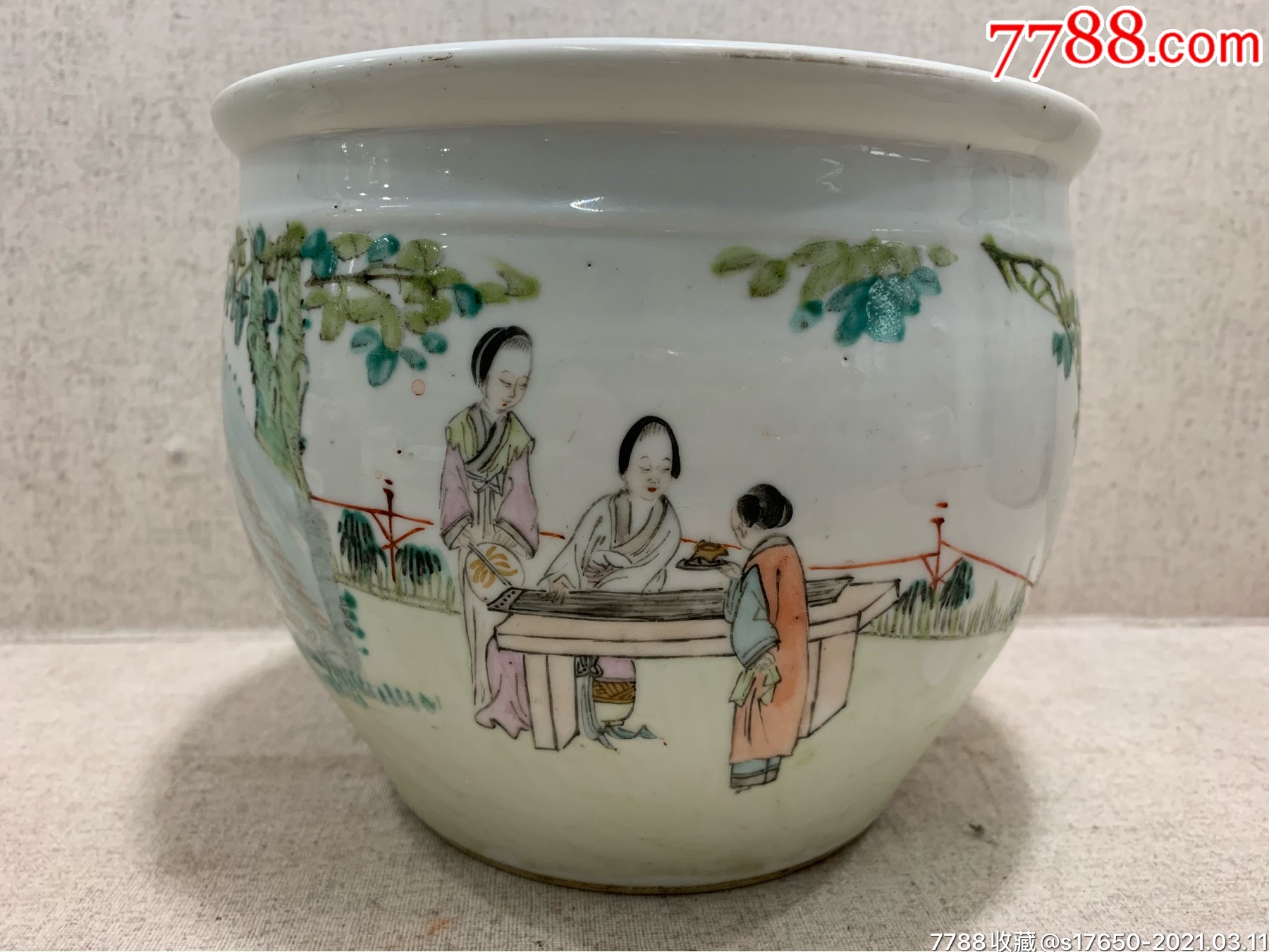 光绪浅绛彩一书房卷缸高心田作品.文房案桌上放放诗稿