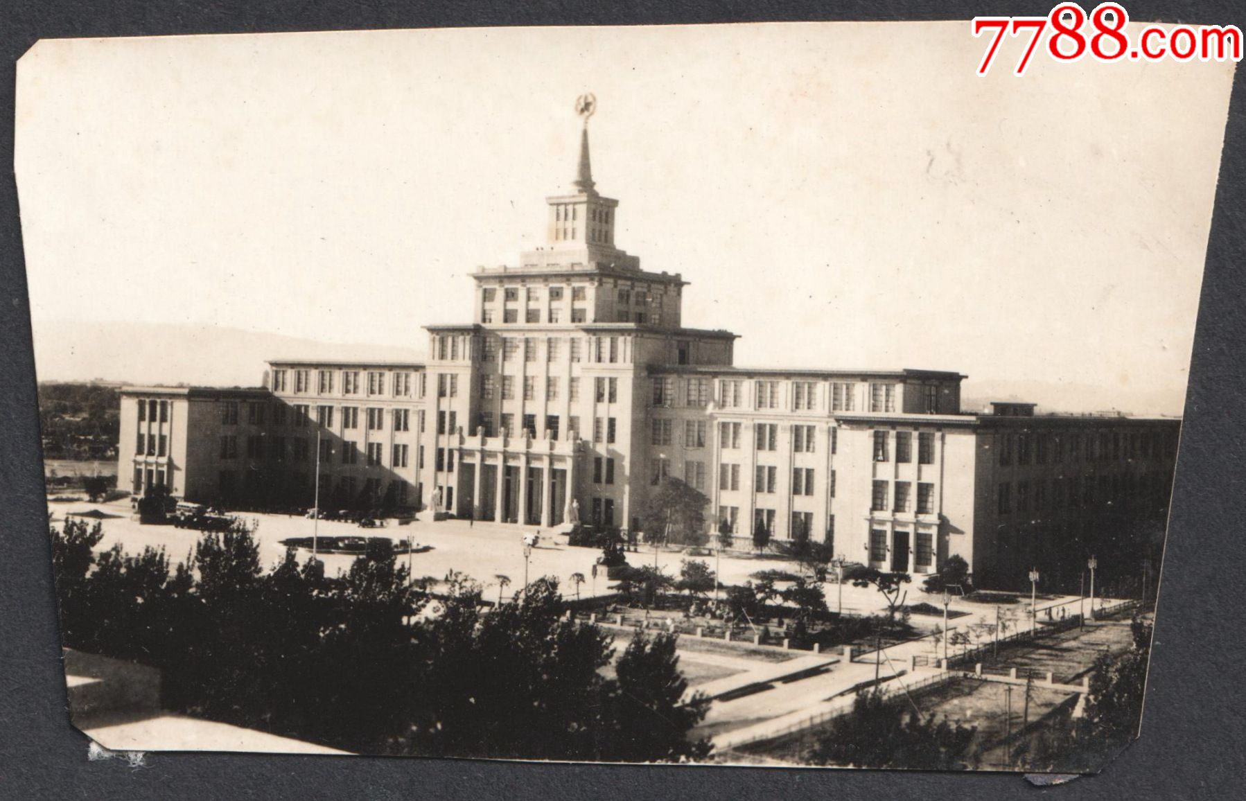 五六十年代相对少见的北京地标建筑老照片11张电报大楼前的老式公共