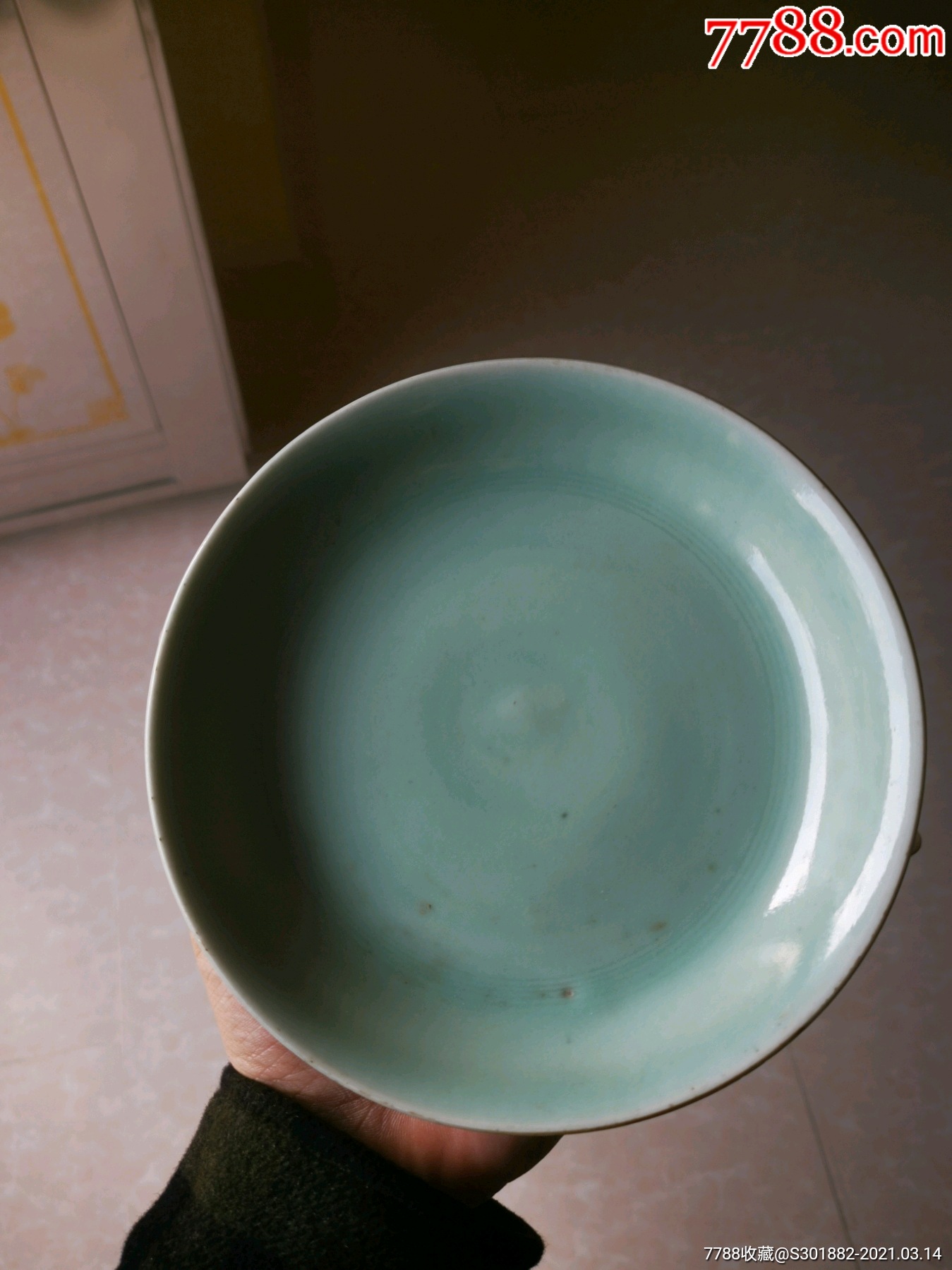清代豆青釉弦管纹盘子
