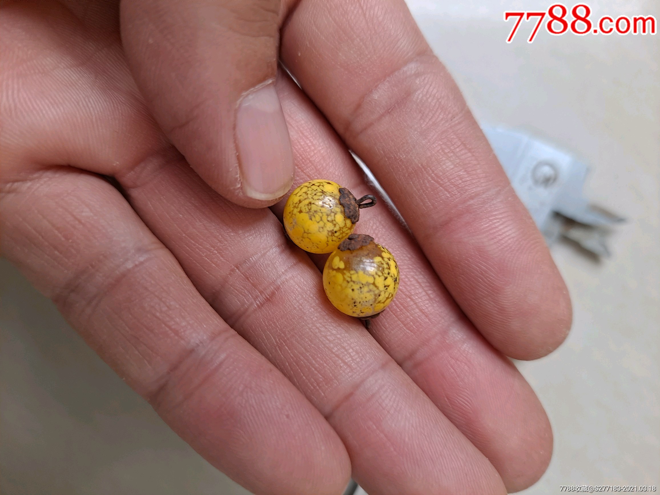 清代古法点彩老琉璃珠一对,包老包真,品相完整如图所示