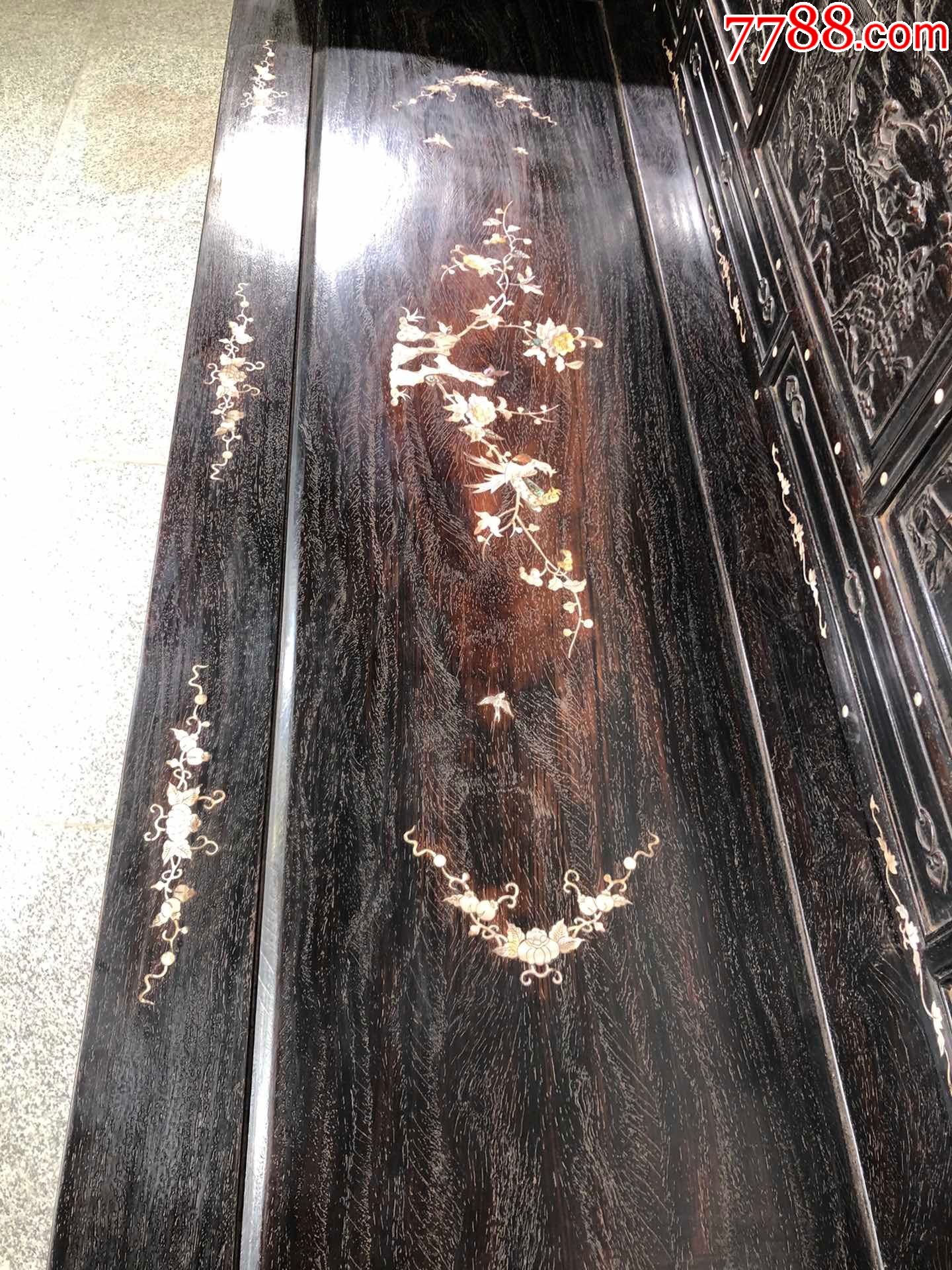 小叶紫檀镶贝壳山水罗汉床