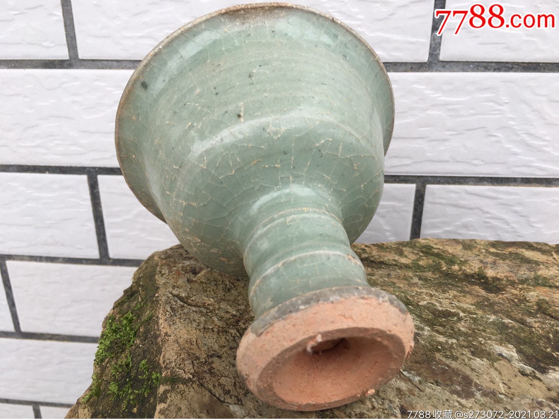 宋代龙泉窑青瓷刻花高足杯