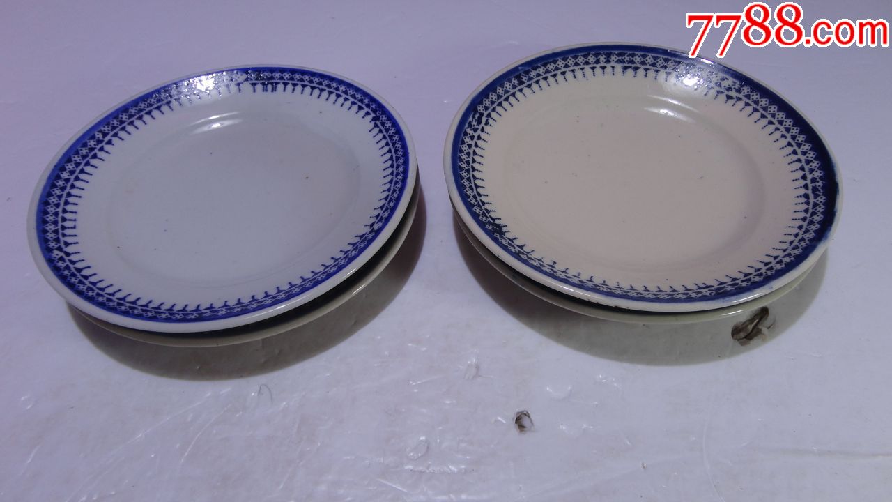 陶瓷白底蓝边盘子一套