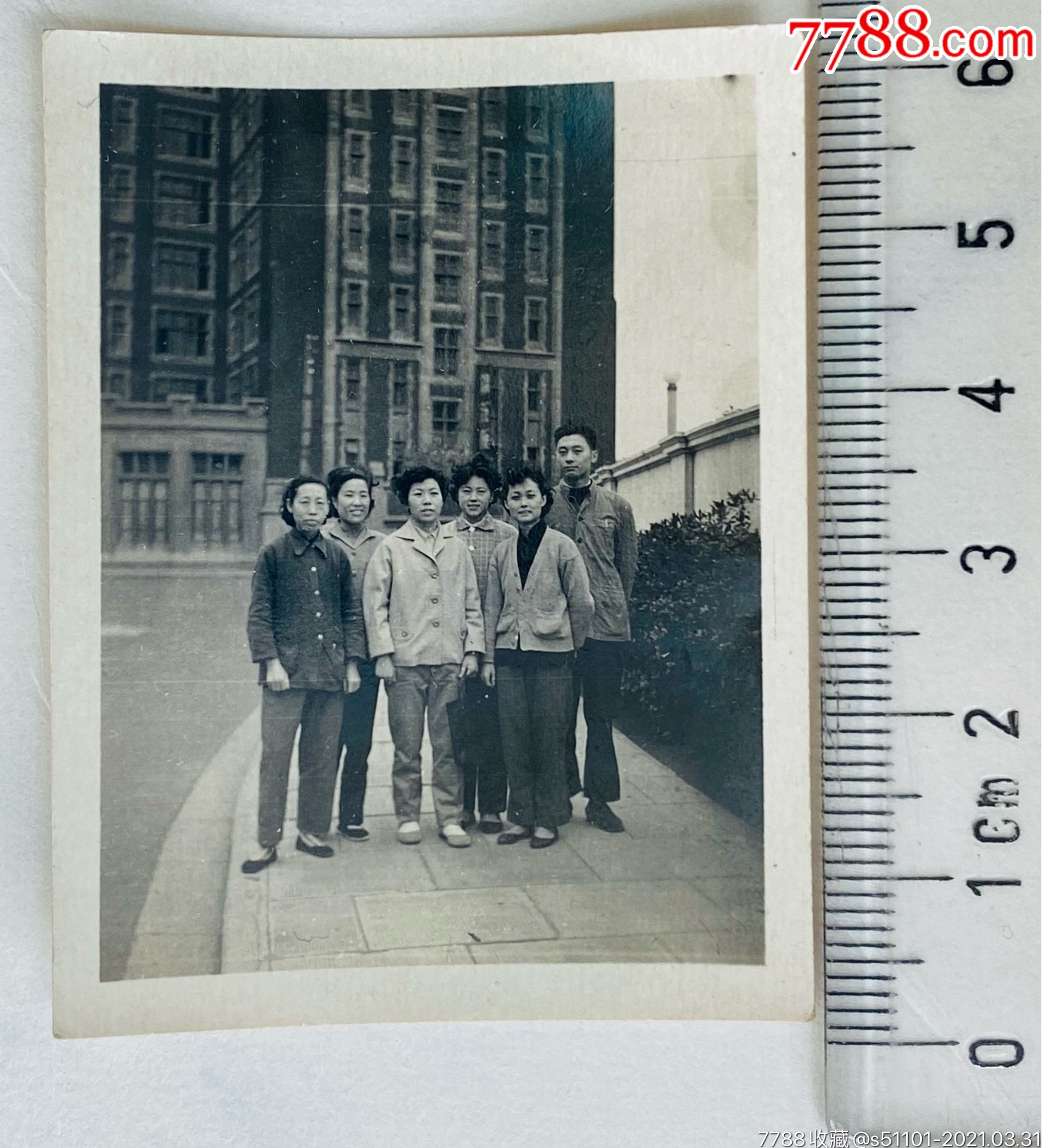 1961年老师们在上海锦江饭店合影照