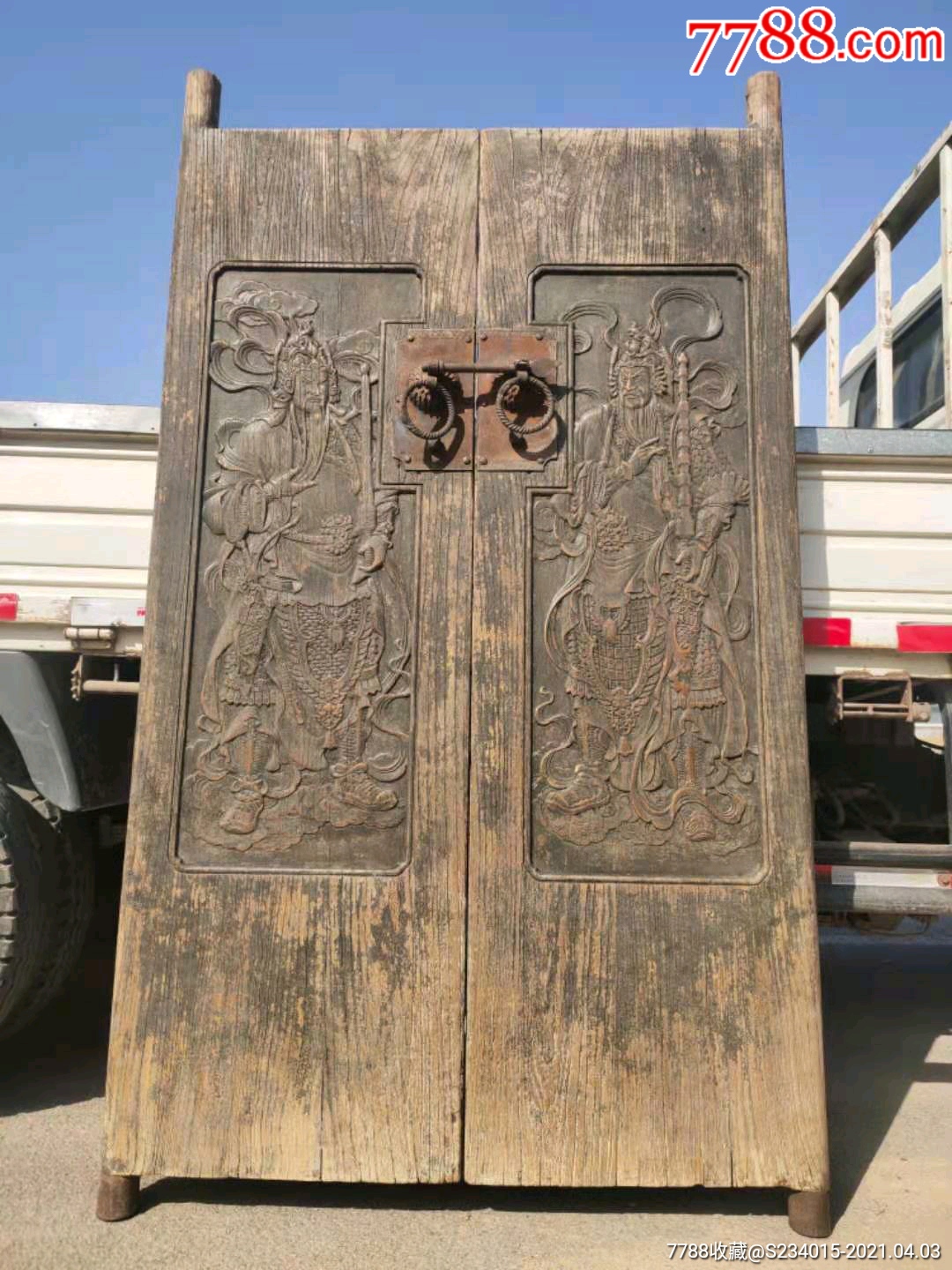 清代,榆木,大风化披灰,高浮雕门神大门一对,做工讲究,三道门栓,_第4张