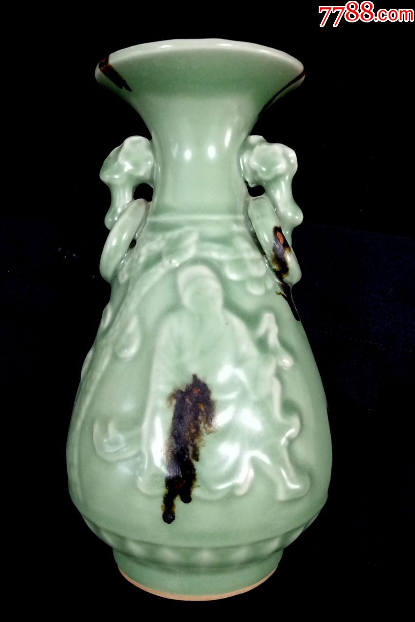 龙泉窑青绿釉双耳人物花瓶